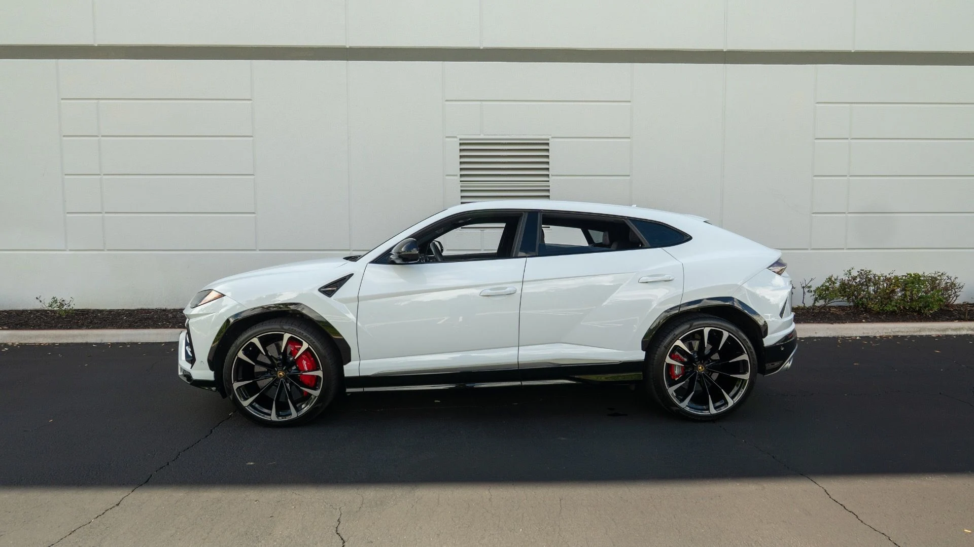 mph015_3192924026_Used_2021_Lamborghini_Urus_1754681882_86efb376d7