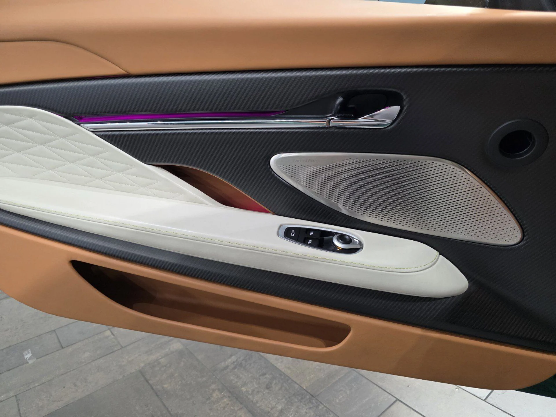 mph015_319466601_01150e86cdb98d9140636203bb571036_6ca2dab455