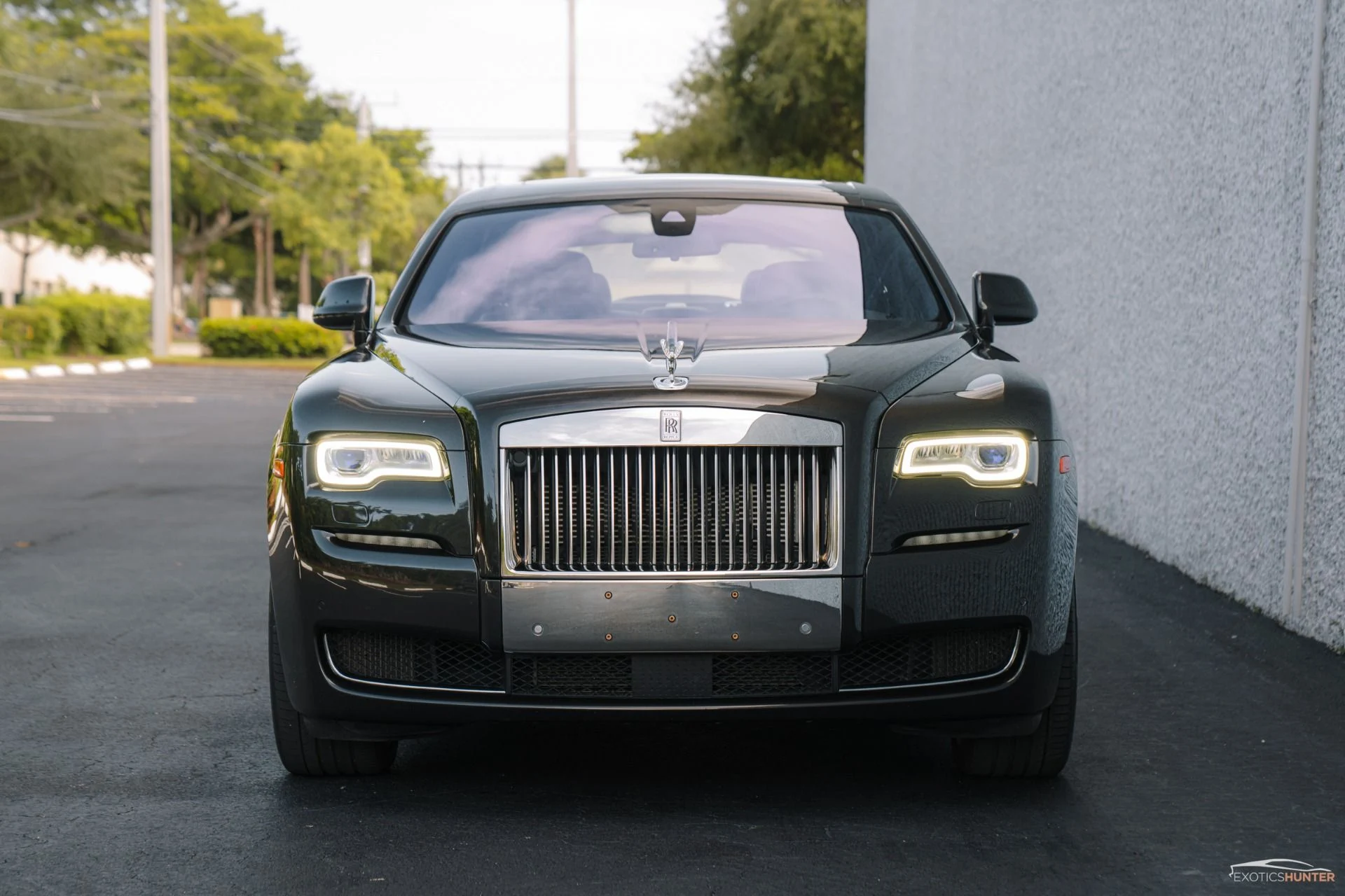 mph015_3195704355_Used_2015_Rolls_Royce_Ghost_w_Rear_Theatre_Picnic_Tables_1754343569_19af8b756c
