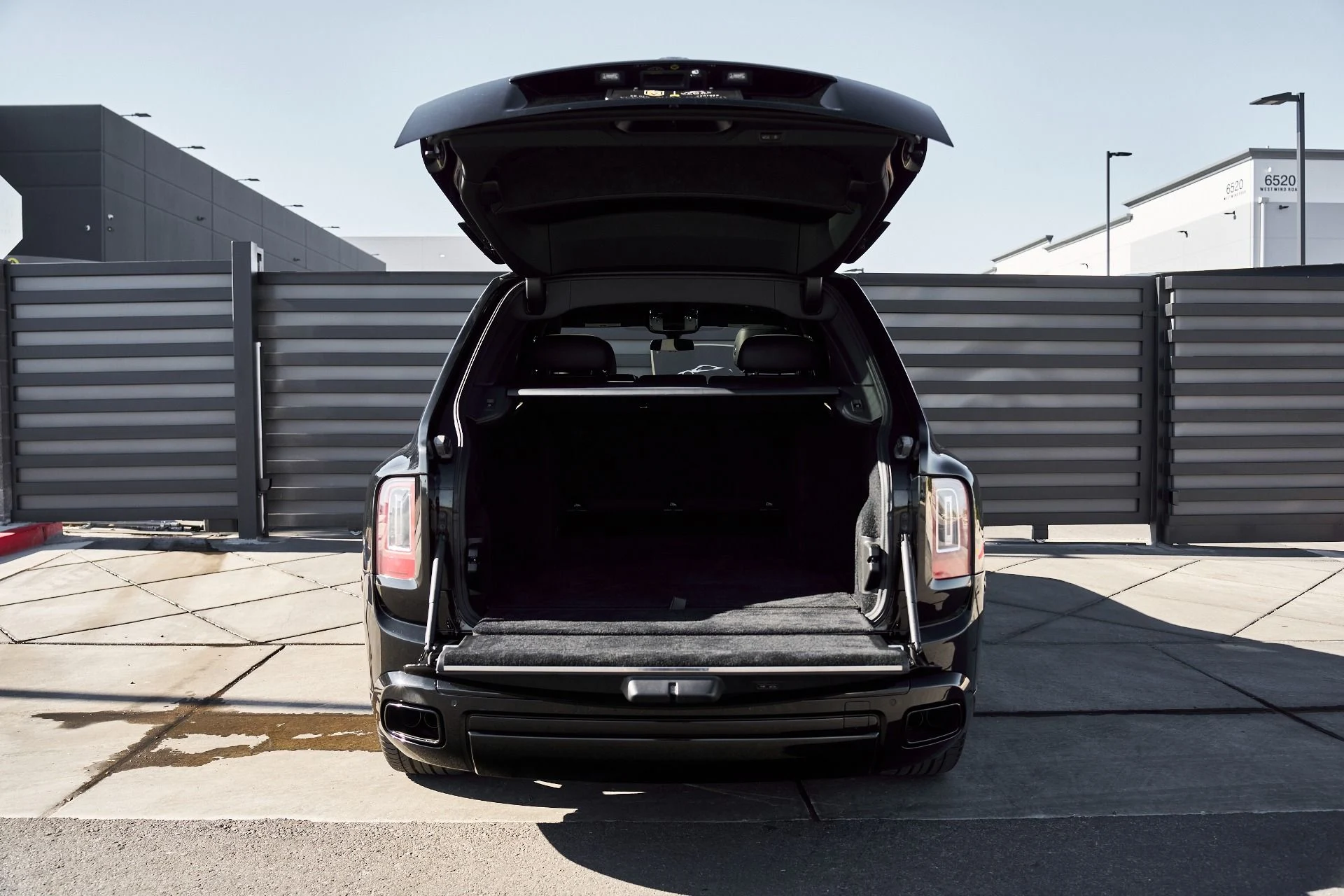 mph015_3195895738_Used_2019_Rolls_Royce_Cullinan_Base_1764382654_edd149a1e9