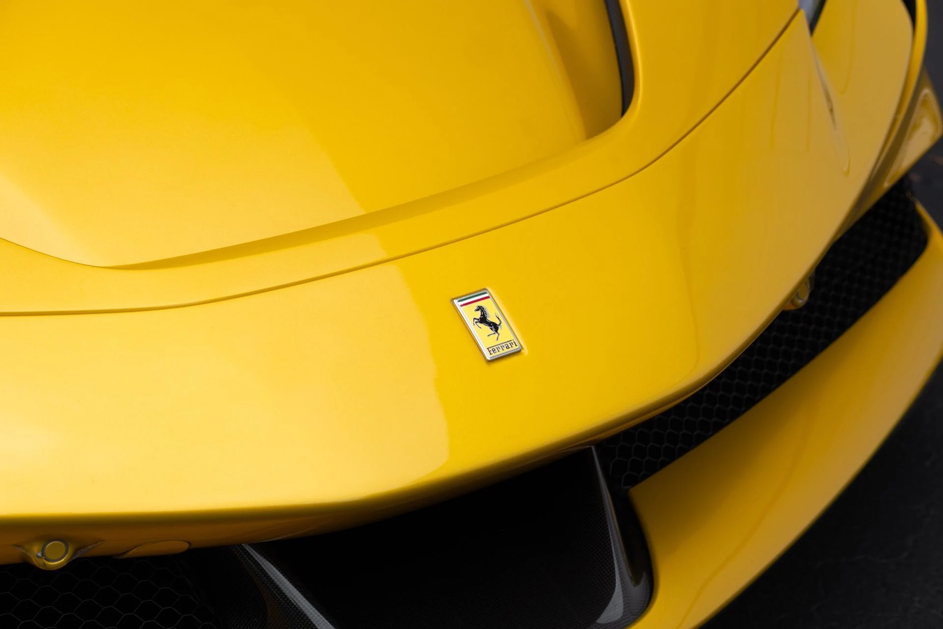 mph015_3196794372_Used_2022_Ferrari_SF_90_Spider_1775626389_10577ebd25