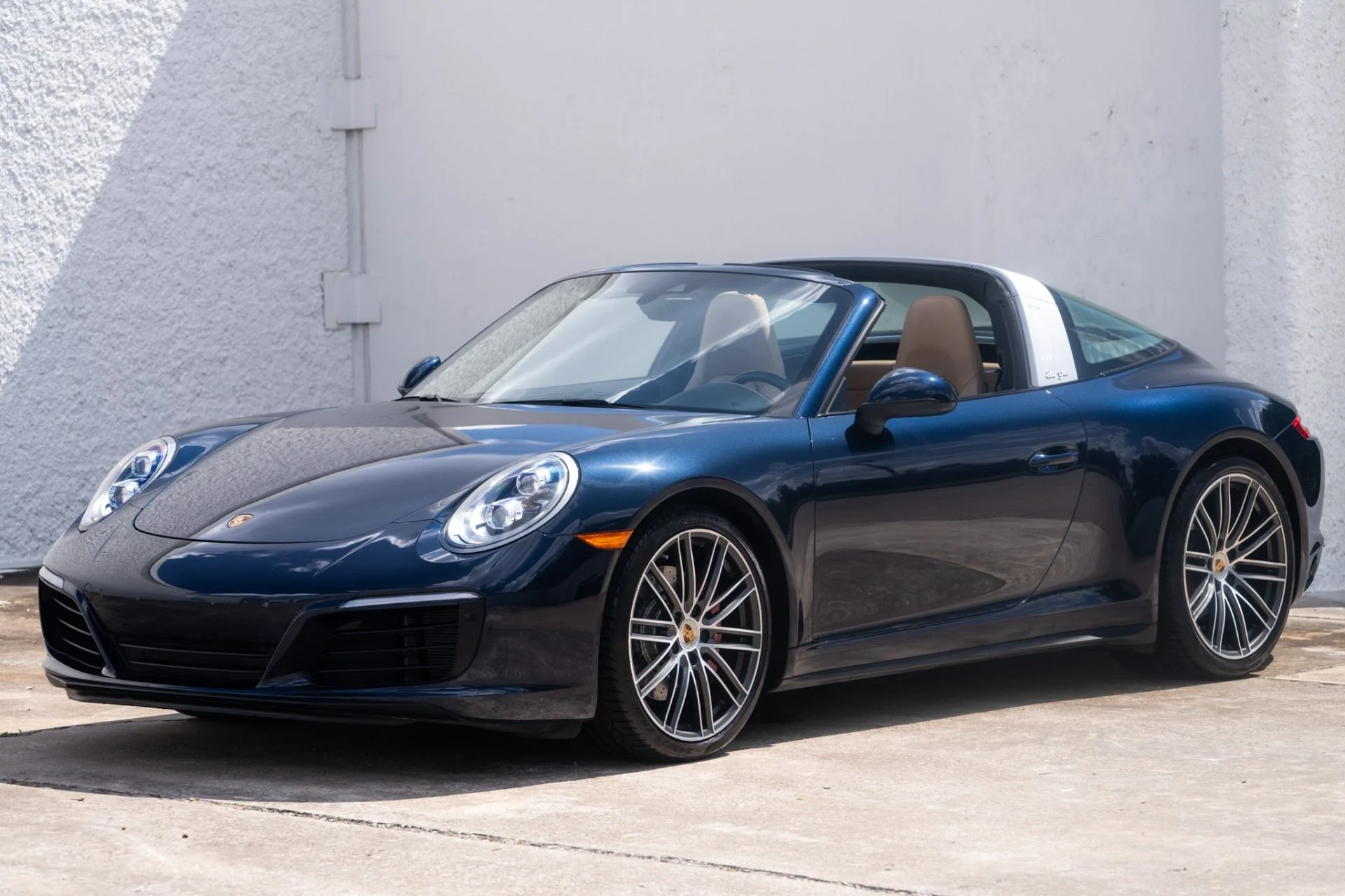 mph015_3204567487_Used_2019_Porsche_911_Targa_4_S_1759788578_256279ea04