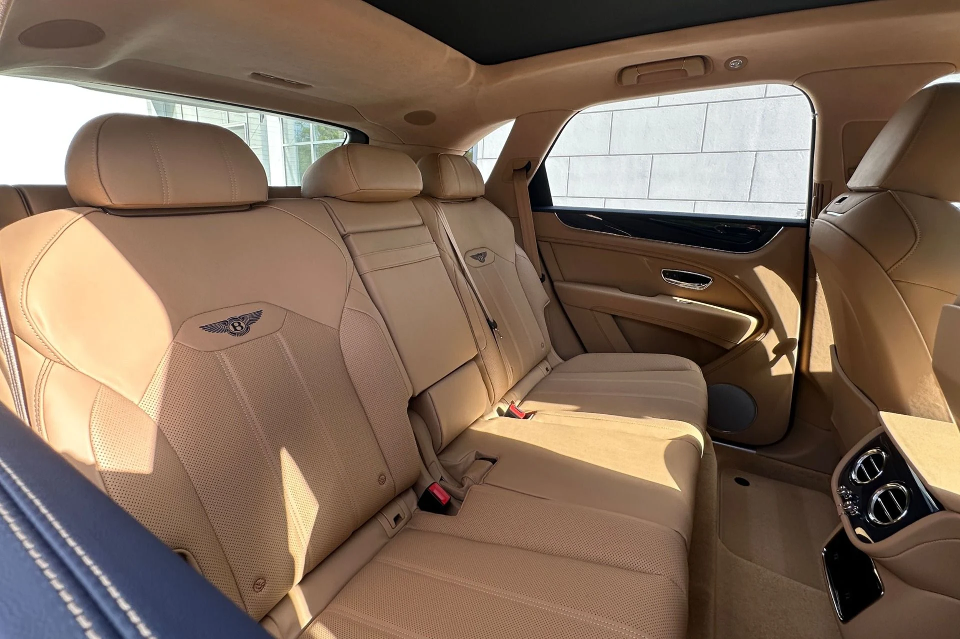mph015_3212660854_New_2026_Bentley_Bentayga_1779111401_e7c85e3bc4