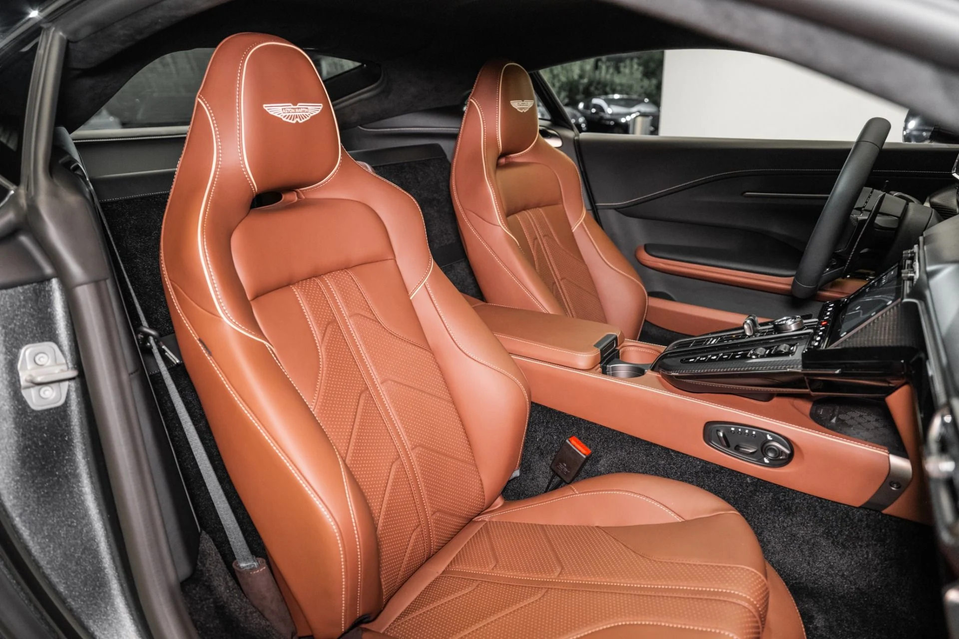 mph015_3213706442_New_2026_ASTON_MARTIN_VANTAGE_1756307805_0d2c649fa7