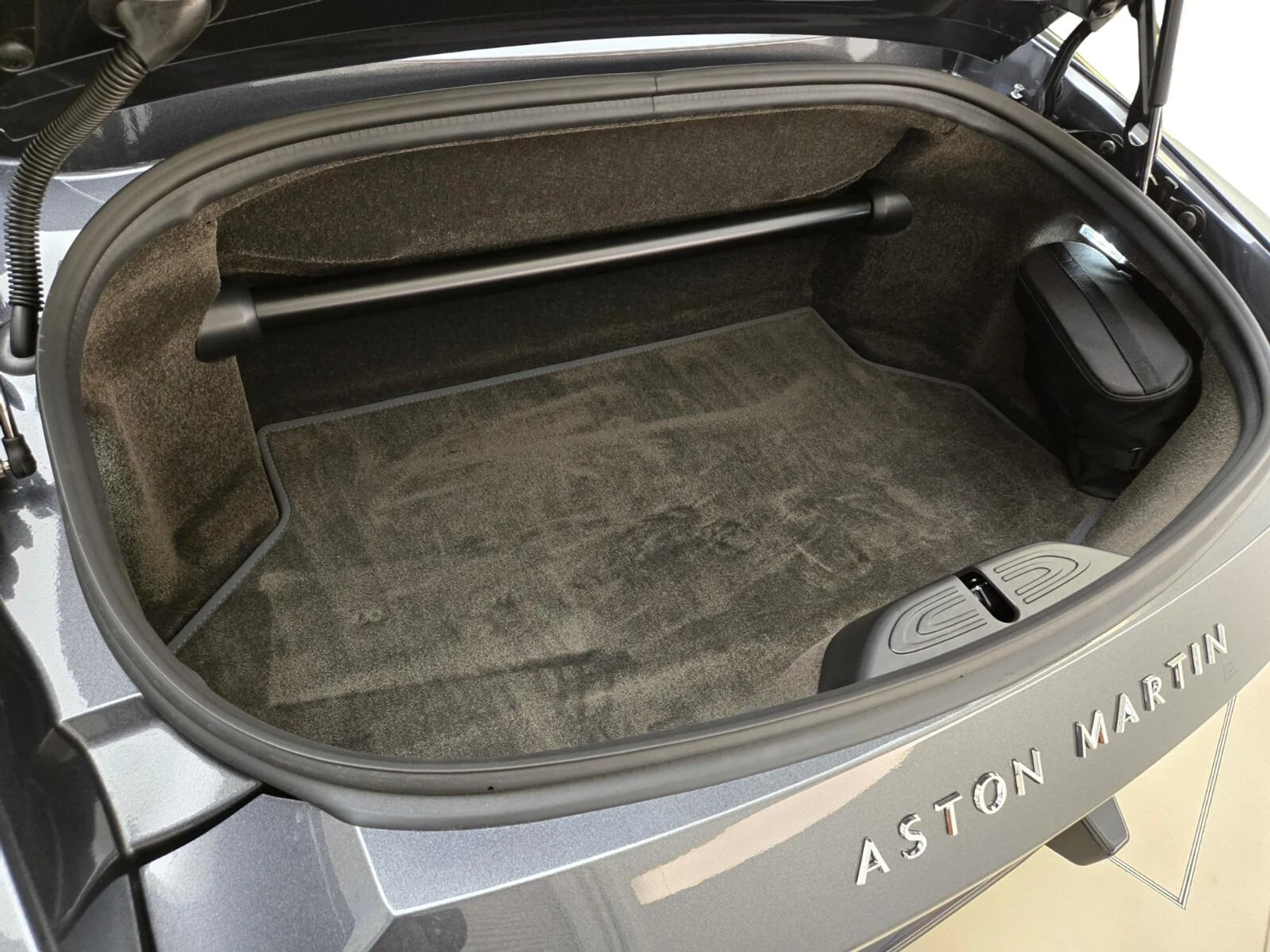 mph015_3214013692_New_2026_Aston_Martin_Vantage_S_1775539101_601cf4d8c4