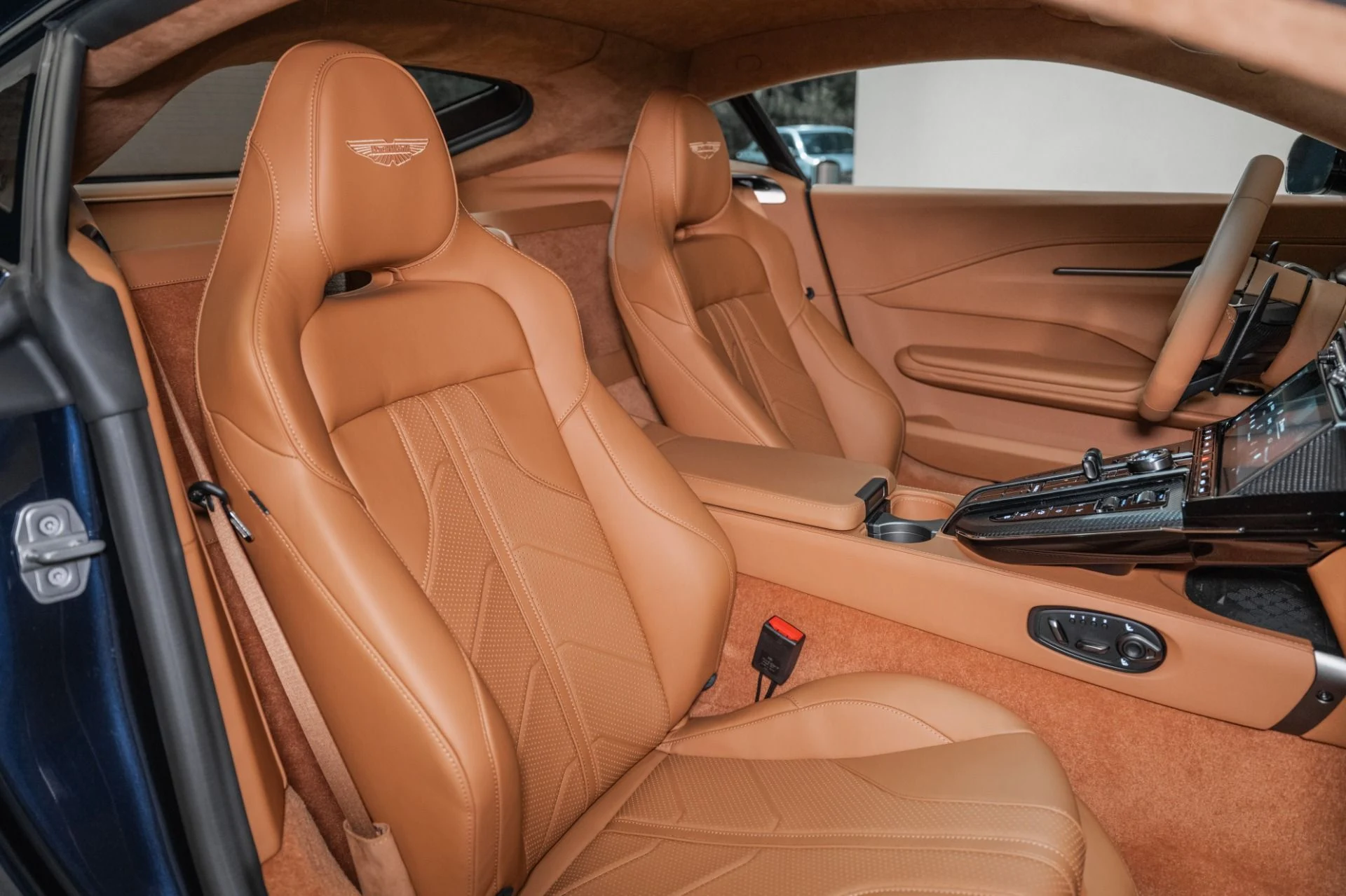 mph015_321640468_New_2026_ASTON_MARTIN_VANTAGE_1759243583_7f3ec45119