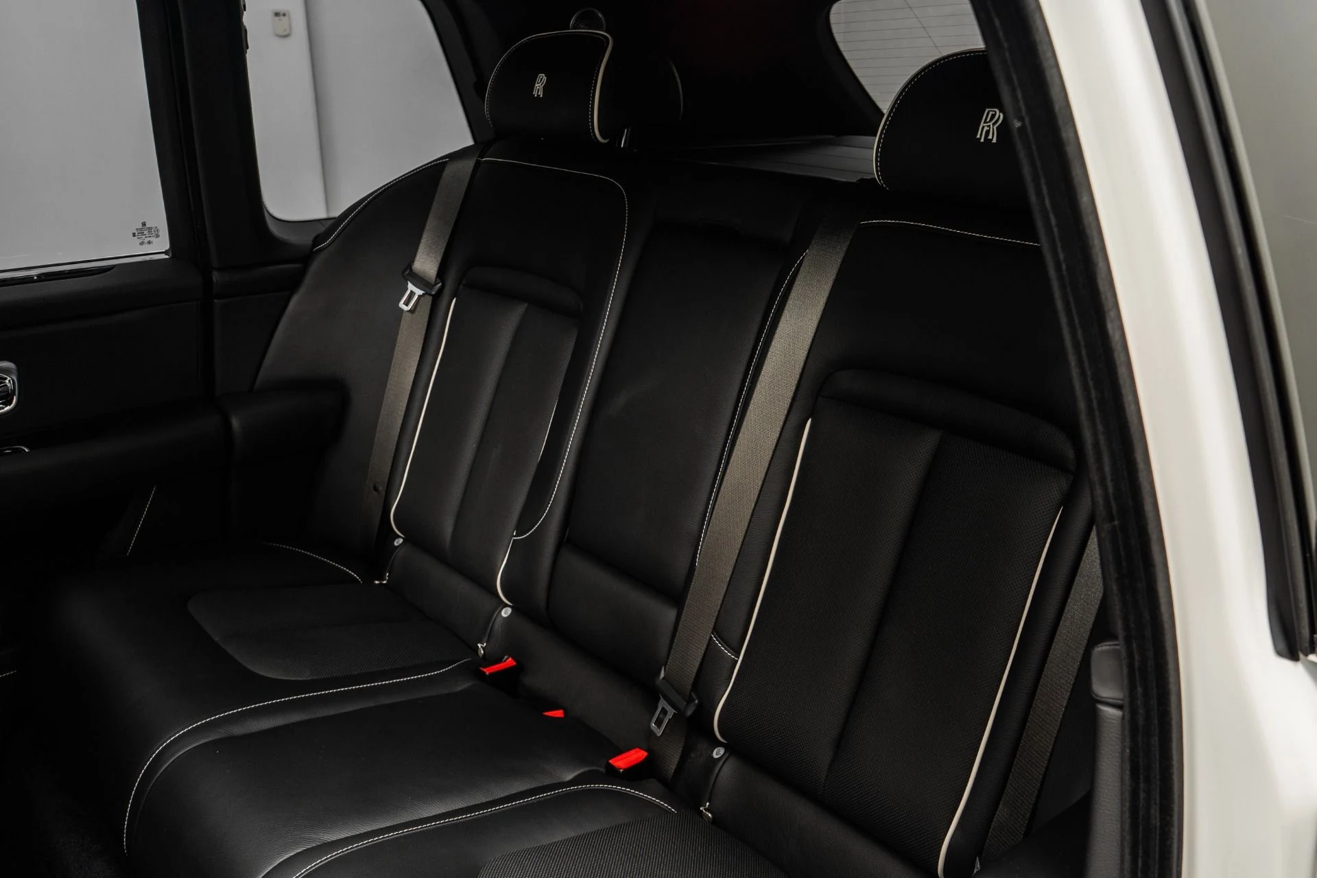 mph015_3216637106_Used_2020_Rolls_Royce_Cullinan_Polished_22_Wheels_Rear_Theatre_Configuration_Rolls_Royce_Bespoke_Audio_1771596522_74d061ffa8