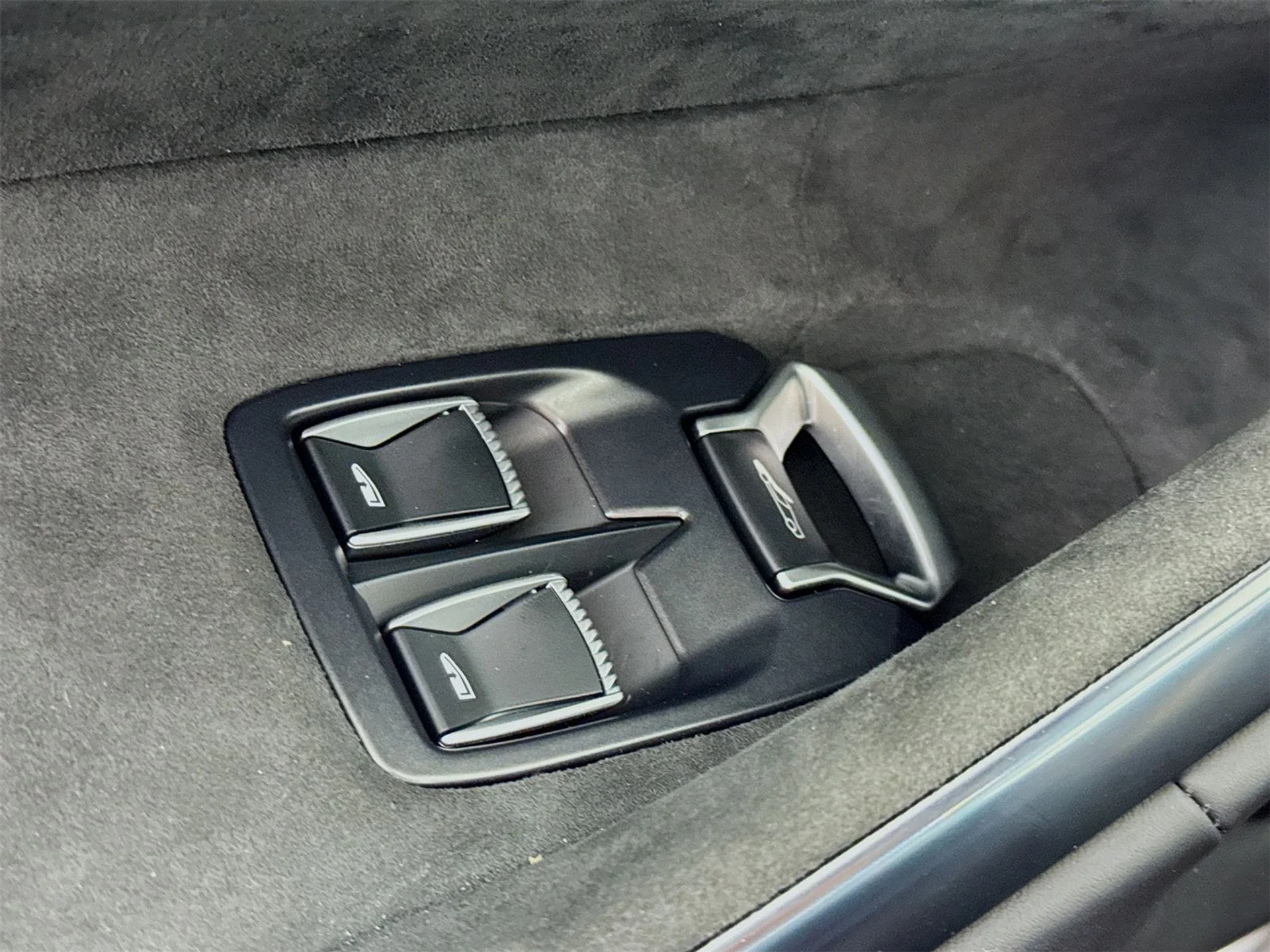 mph015_3225384746_202106b5959cb85a2cf8e28eadd3b698x_e3b731d671