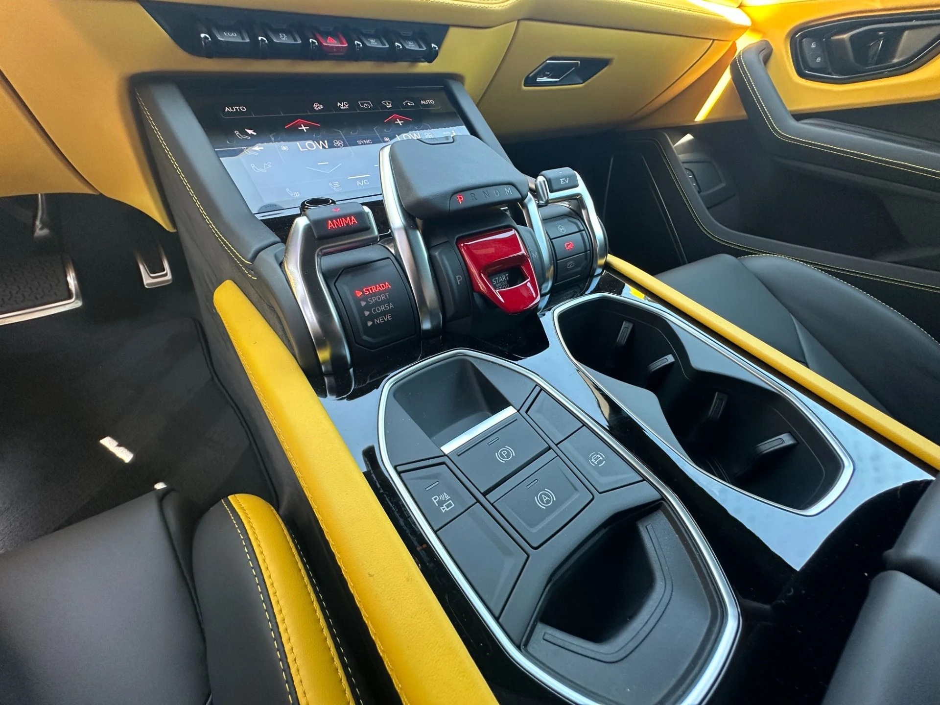 mph015_3236136521_Used_2026_Lamborghini_Urus_SE_1783720156_3833c1dacf