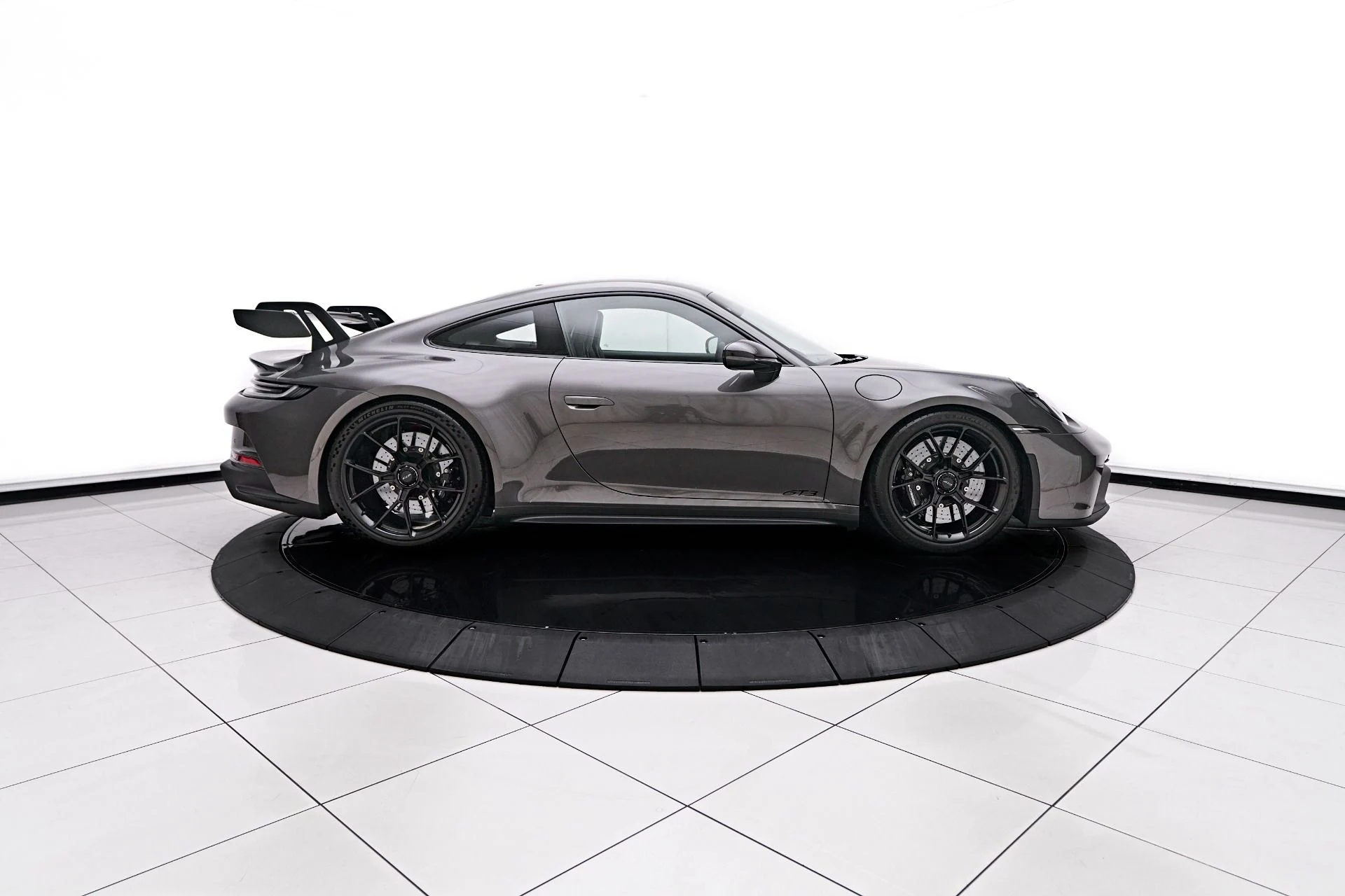 mph015_3236386944_Used_2023_Porsche_911_GT_3_1754443655_9662736a40