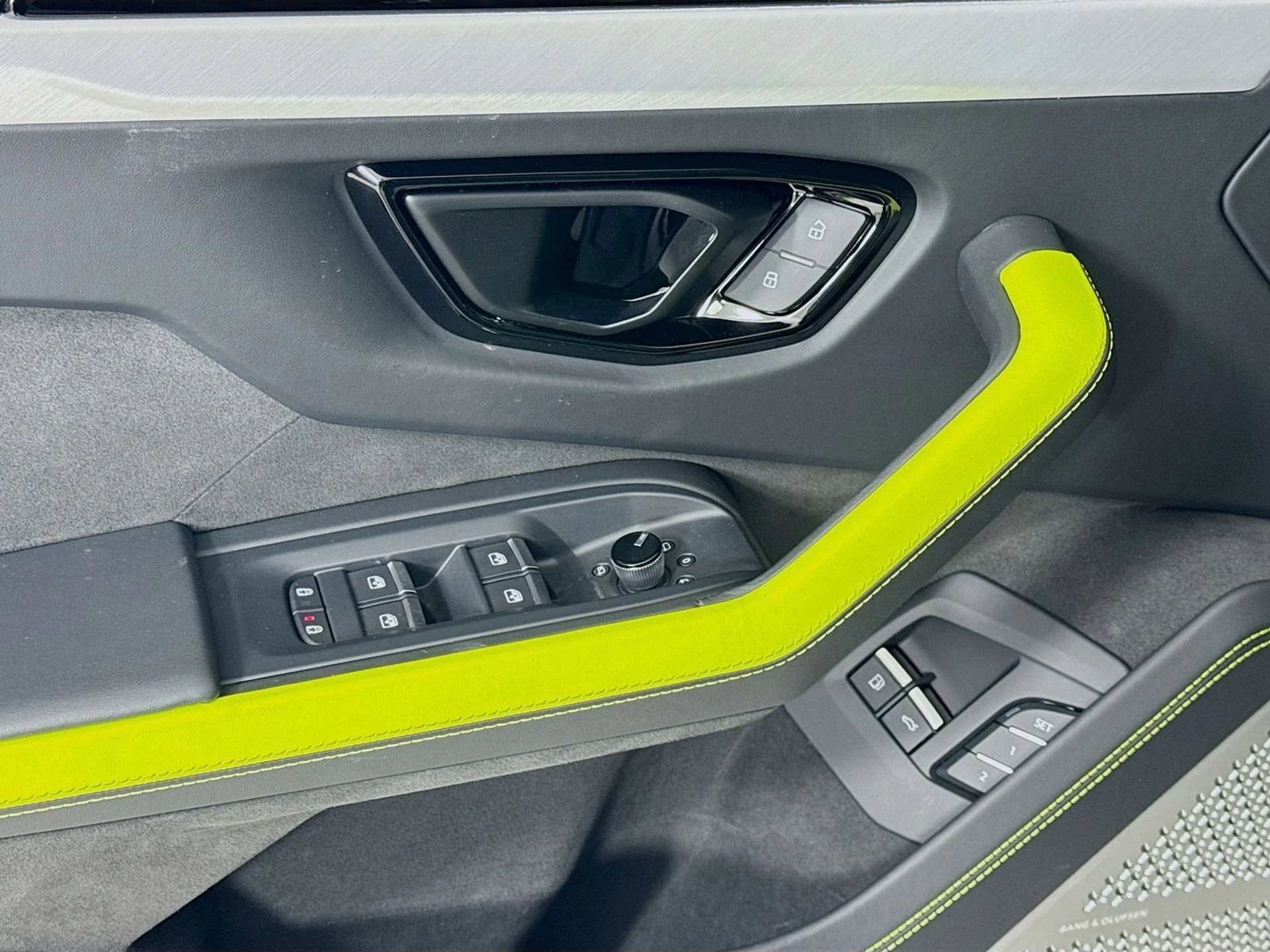 mph015_323805690_9eba9094e601e04391609025b3a16b10x_b28001115b