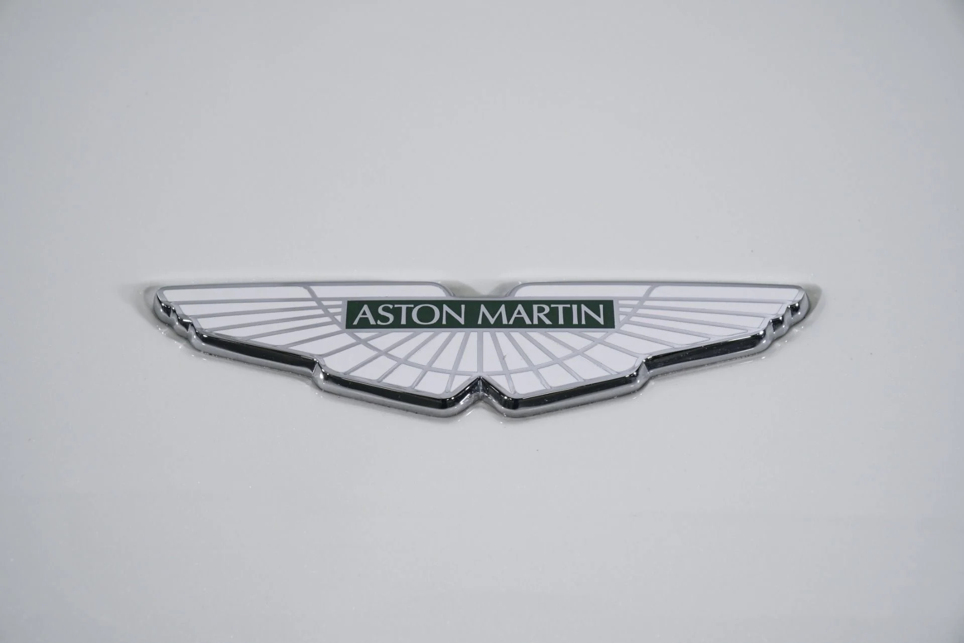 mph015_324092698_Used_2018_Aston_Martin_DB_11_1764361544_2334147301