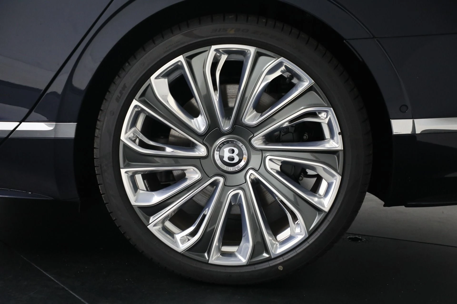 mph015_3252324755_New_2025_Bentley_Flying_Spur_Mulliner_0e771279c3