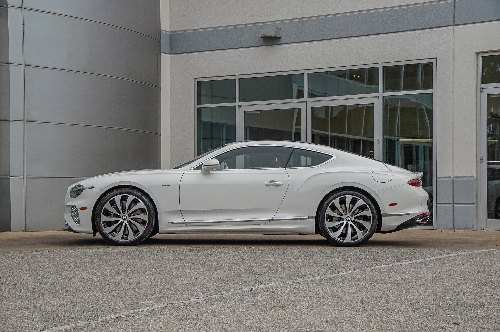 mph015_3257299929_Hi_Tech_Luxury_Imports_LLC_SCBCP_2_ZG_7_TC_025858_image_15_fe3ed5aca1