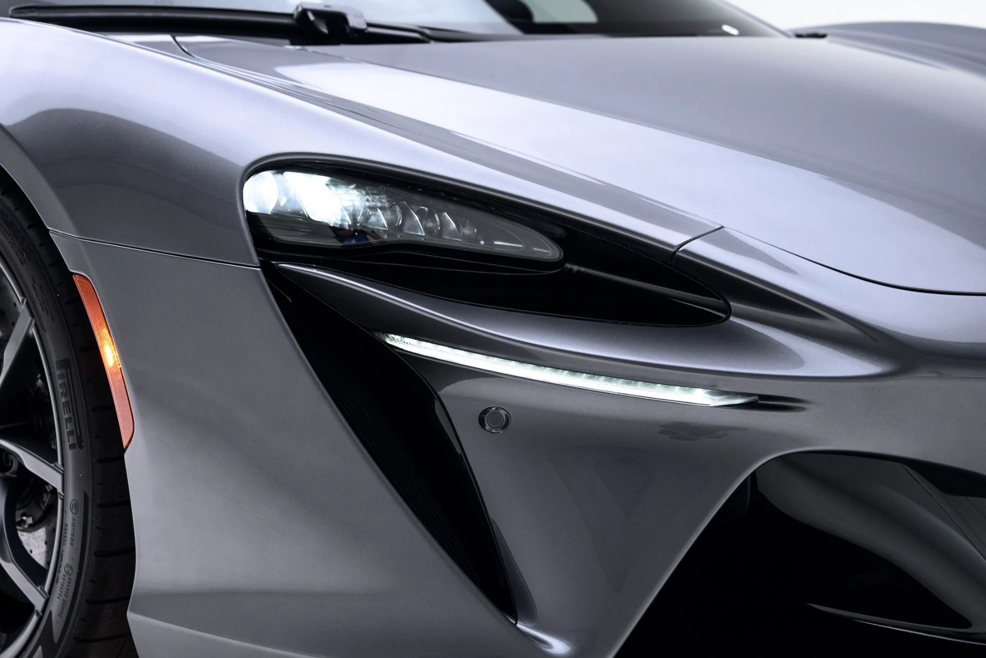 mph015_3258231484_Used_2023_Mc_Laren_Artura_1774894361_3d9d7605b6