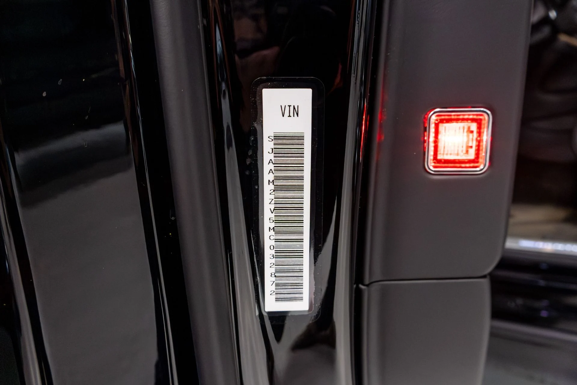 mph015_3260067867_Used_2021_Bentley_Bentayga_V8_1775865937_e9ec828ff1