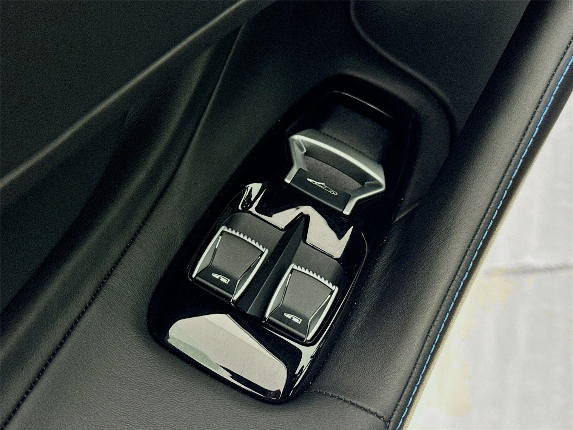 mph015_3263799222_3b4bf937a2d7810019292b1f5371a5a8x_e7f47ee892