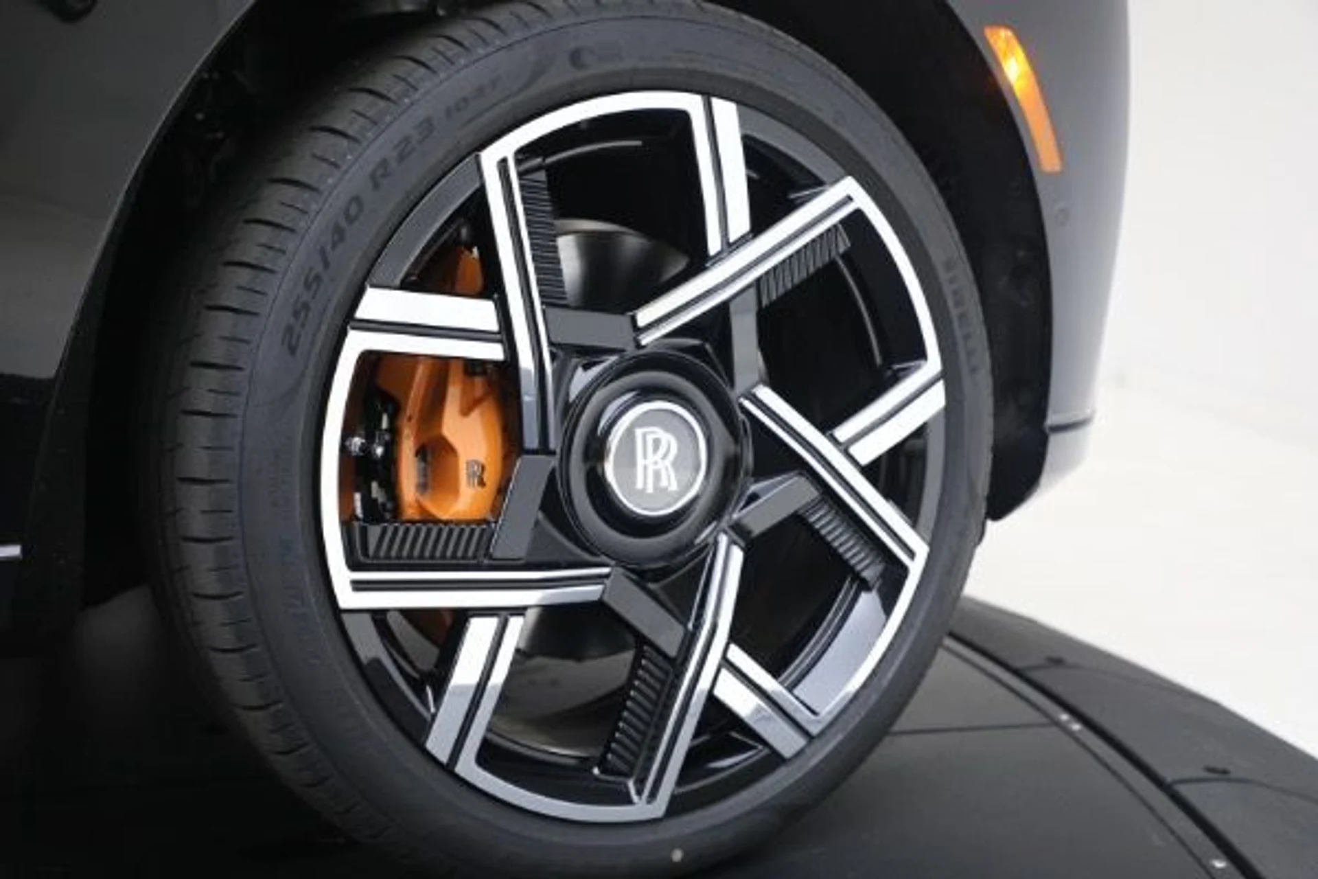 mph015_3266226222_Used_2026_Rolls_Royce_Black_Badge_Cullinan_8eefd3f8d2