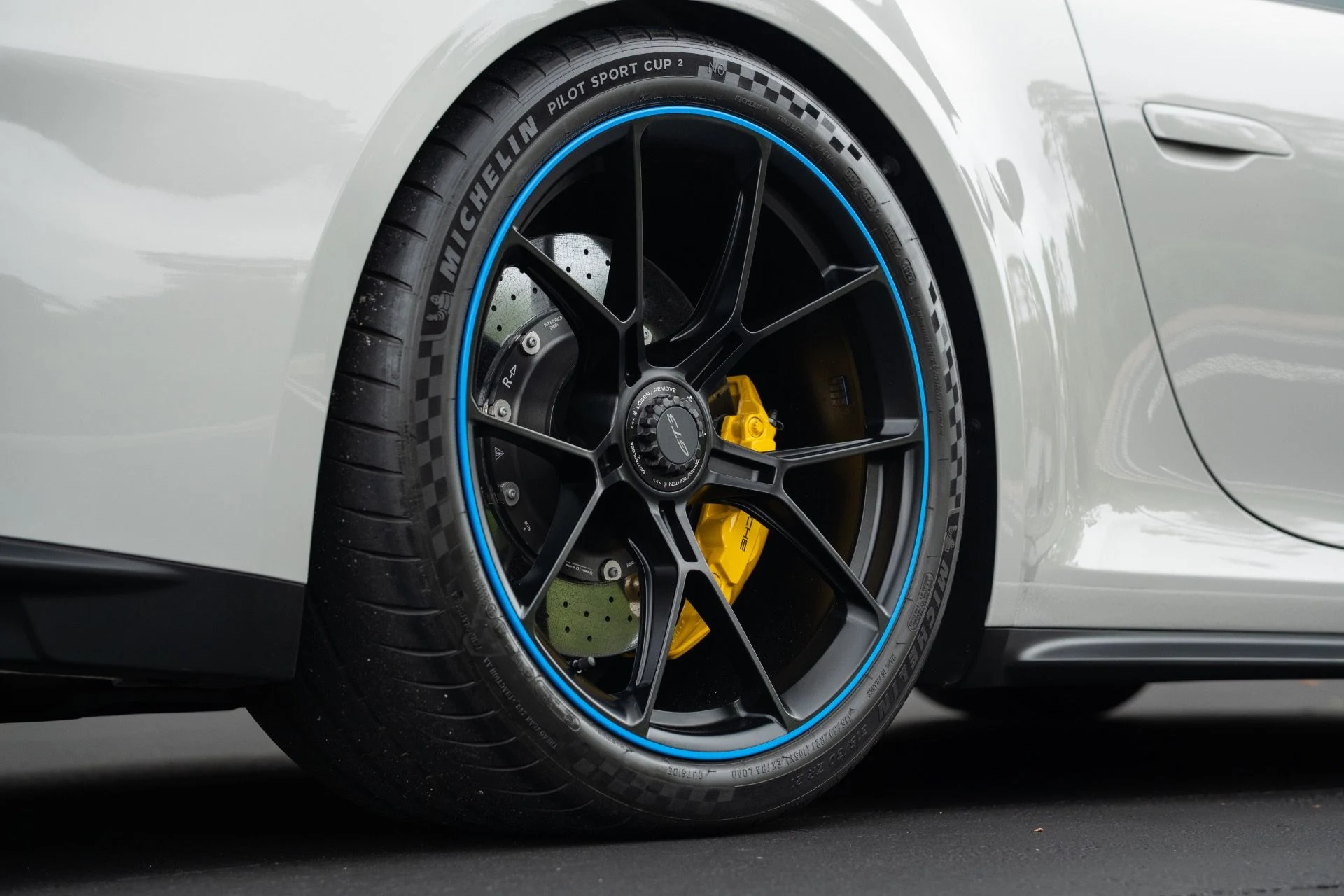 mph015_3270026931_Used_2024_Porsche_911_GT_3_1768339122_8a62961680