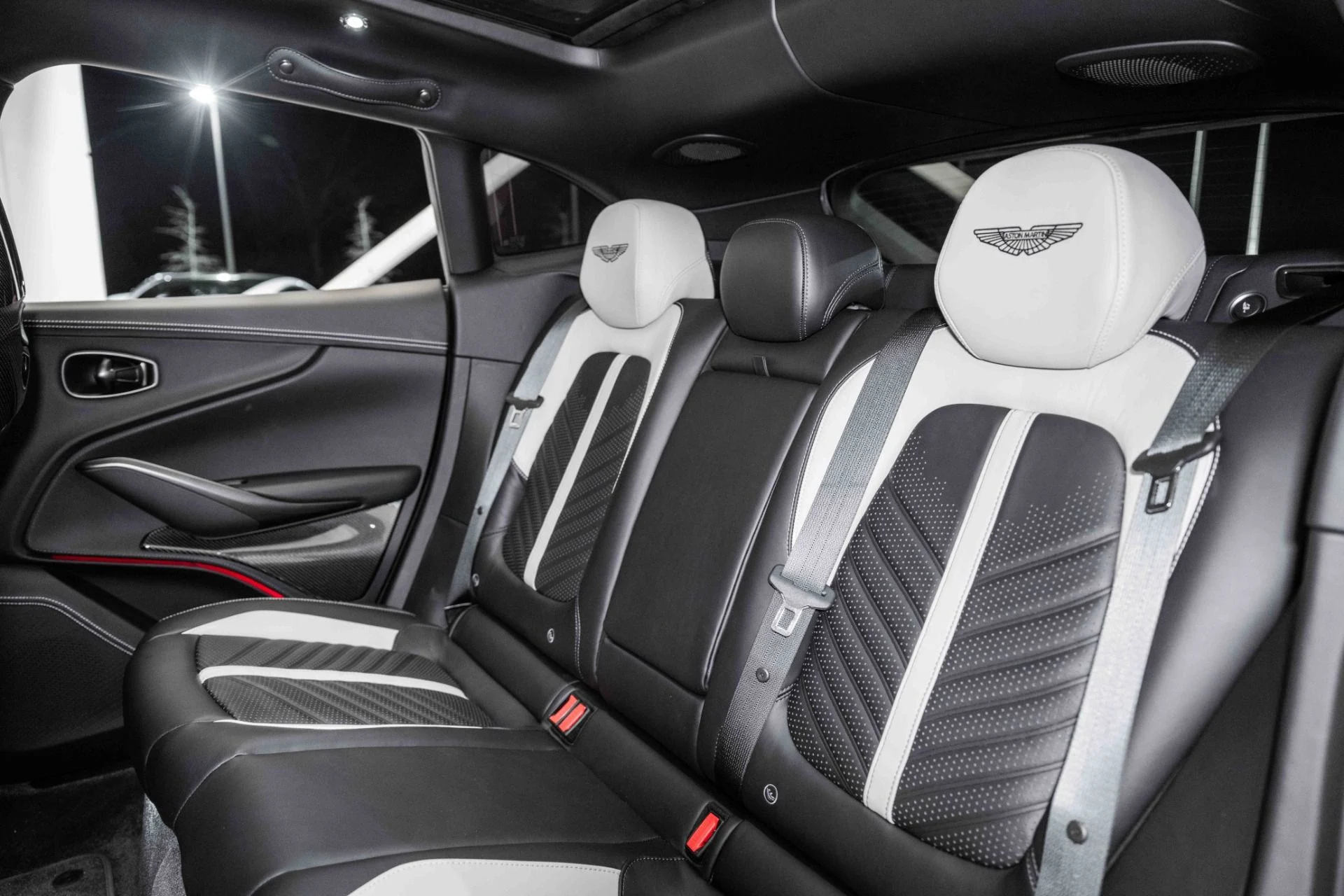 mph015_3272630381_Used_2024_Aston_Martin_DBX_707_1746070286_5d2b904ae2