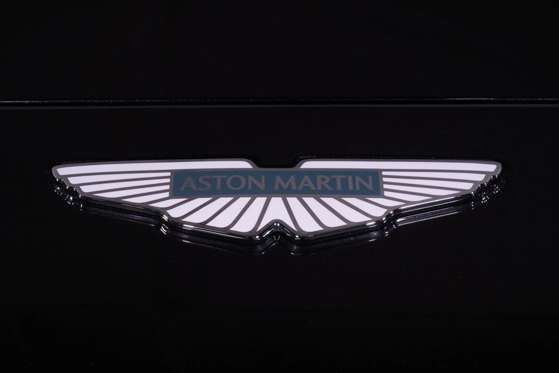 mph015_3273101490_New_2026_Aston_Martin_DB_12_Volante_Volante_1762323175_c976ee59fd