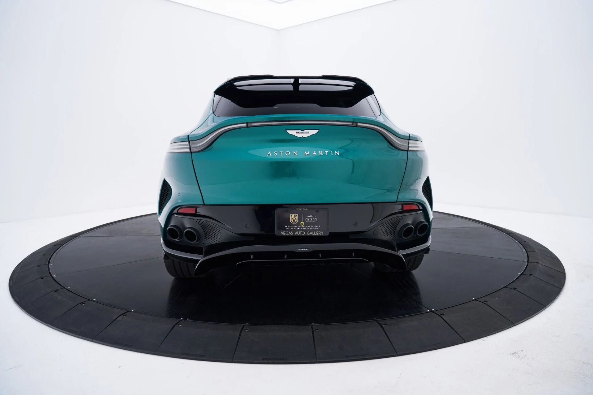mph015_3279412844_Used_2024_Aston_Martin_DBX_707_1793218303_6aa6f548ab