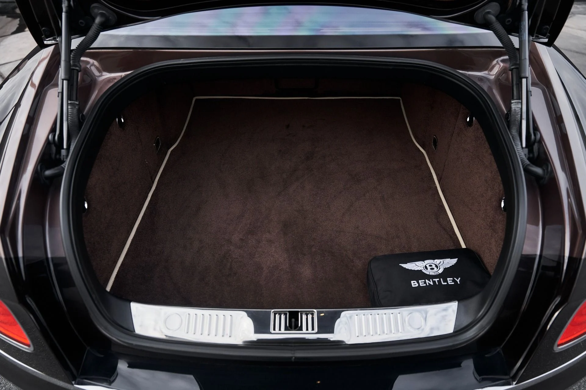 mph015_3280114642_Used_2015_Bentley_Flying_Spur_V8_1769278324_c9672fcce6