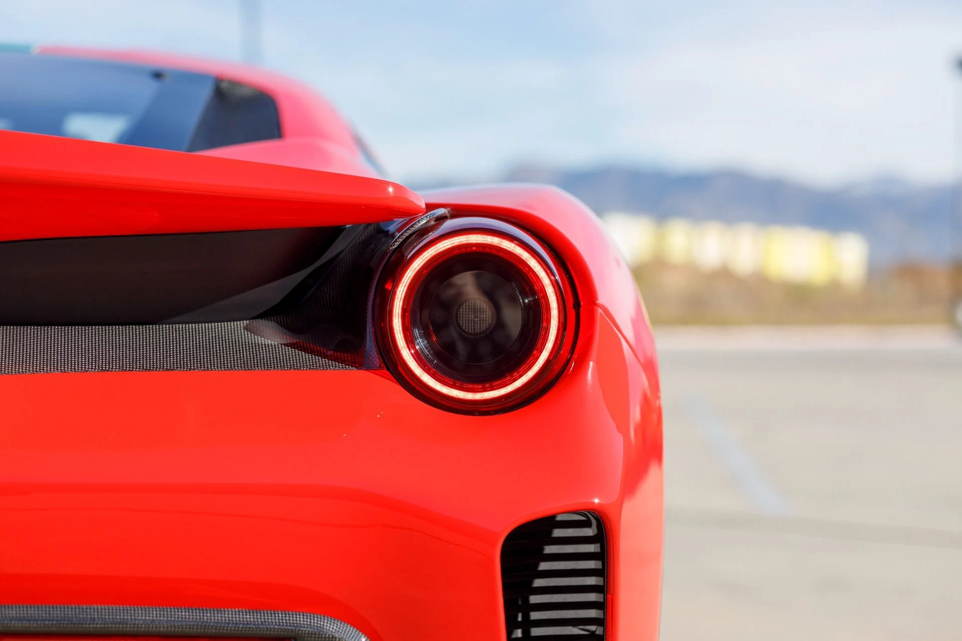 mph015_3280172725_Used_2020_Ferrari_488_Pista_1765914948_4edb1a2079