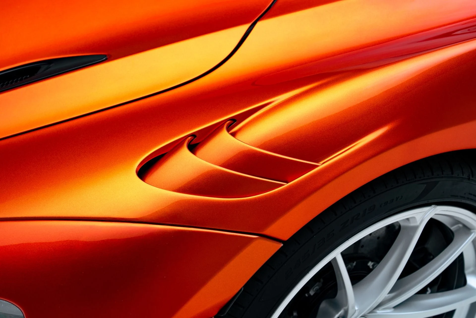 mph015_3283672738_Used_2024_Mc_Laren_750_S_Spider_1776888165_2a2037cb41