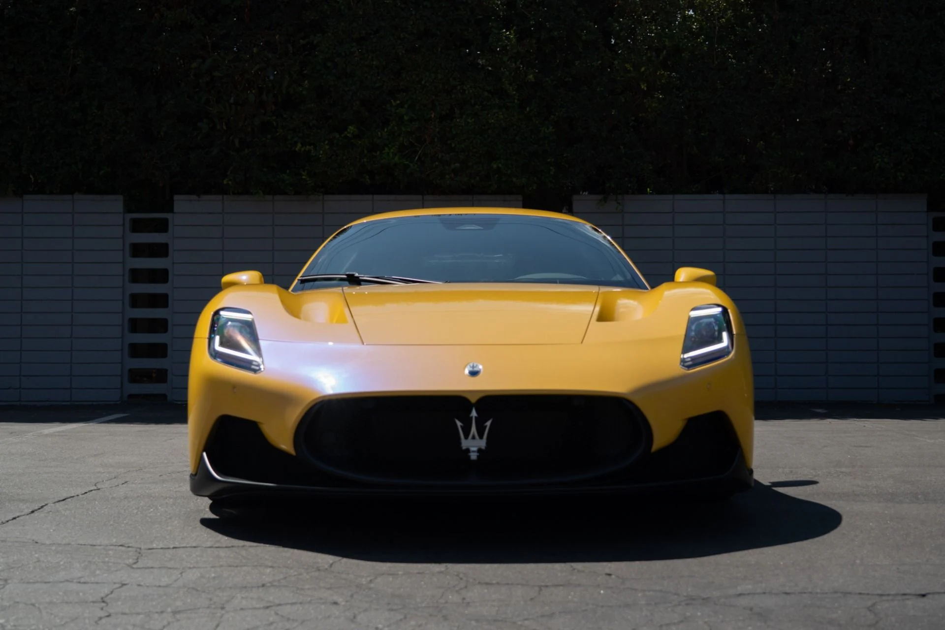 mph015_3287082274_Used_2023_Maserati_MC_20_1756163664_a485884cc2