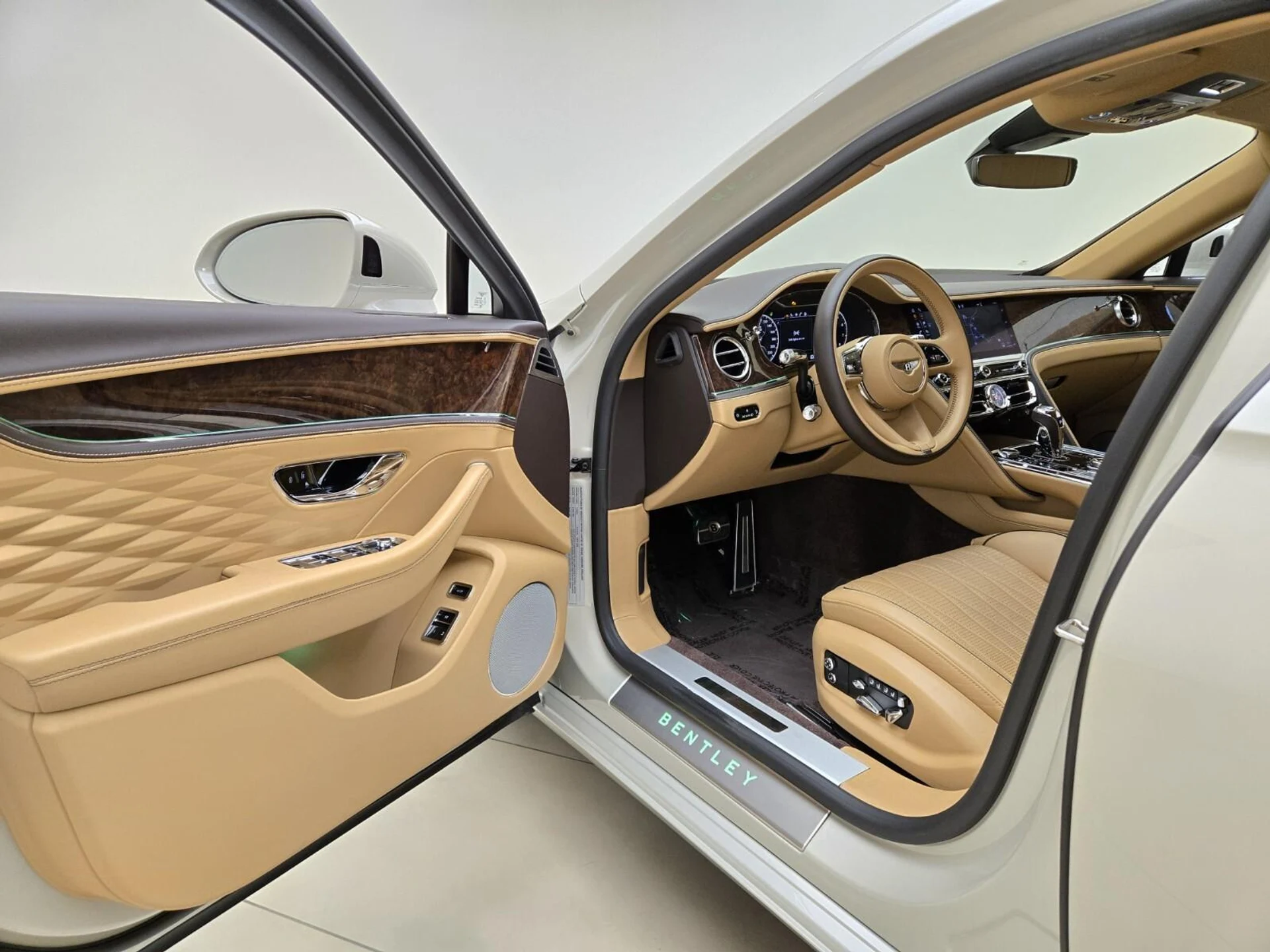 mph015_3290925252_Used_2022_Bentley_Flying_Spur_V8_1767077522_6050883dde