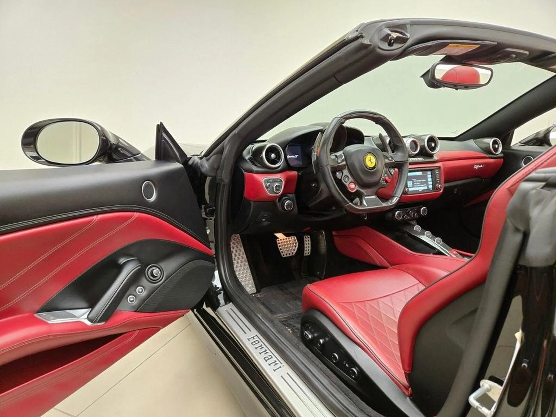 mph015_3291675014_Used_2015_Ferrari_California_T_1776503258_a56fe365c6