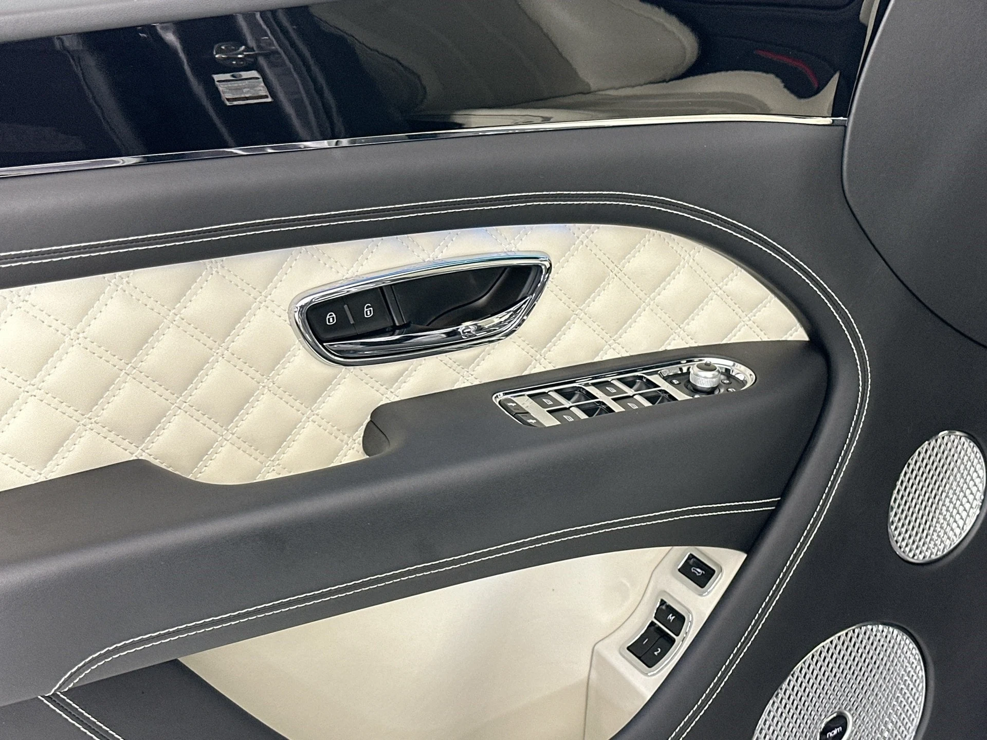 mph015_3298604278_16_1b16f4df82