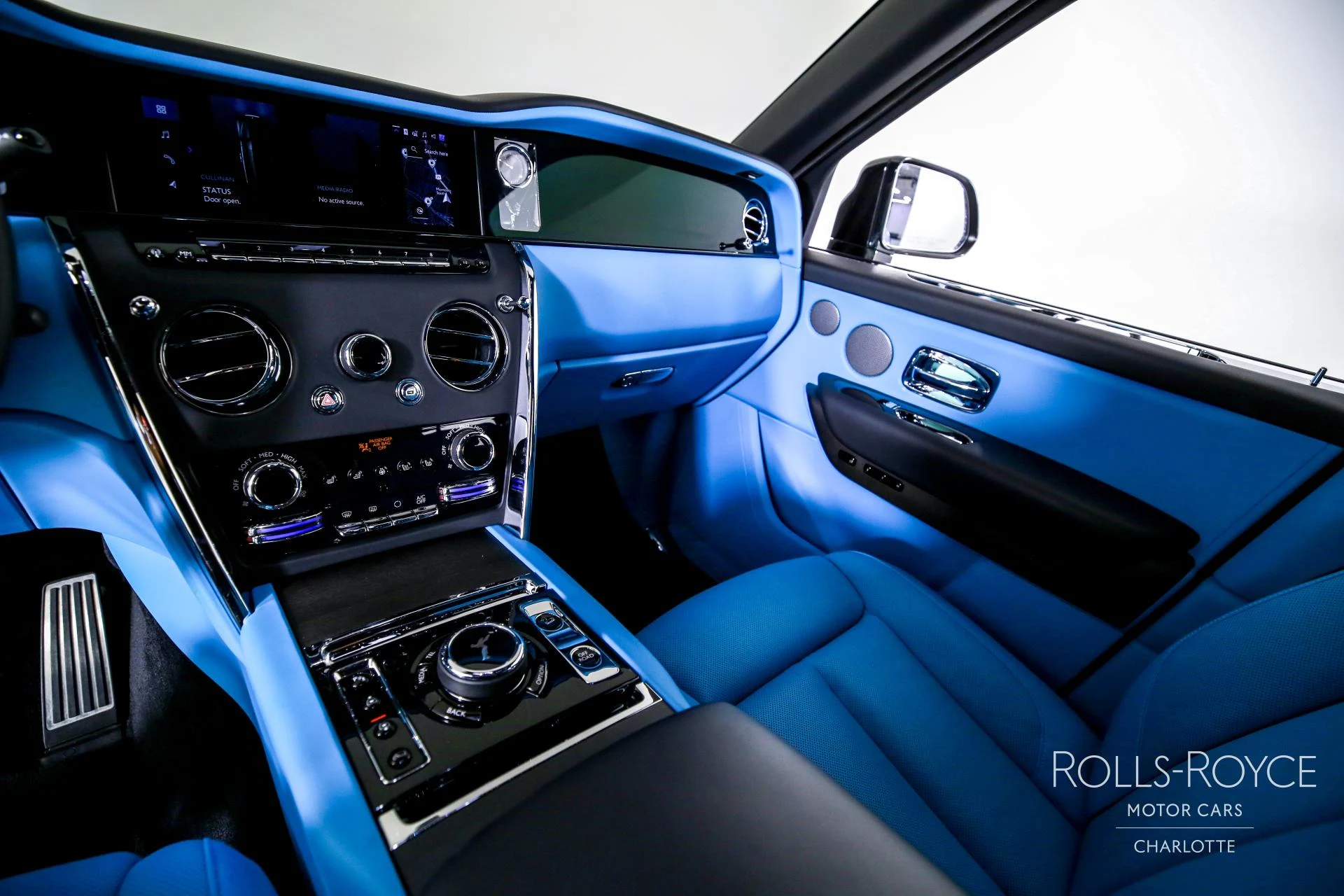 mph015_3299201719_Used_2025_Rolls_Royce_Cullinan_1752166885_d33e057b1d