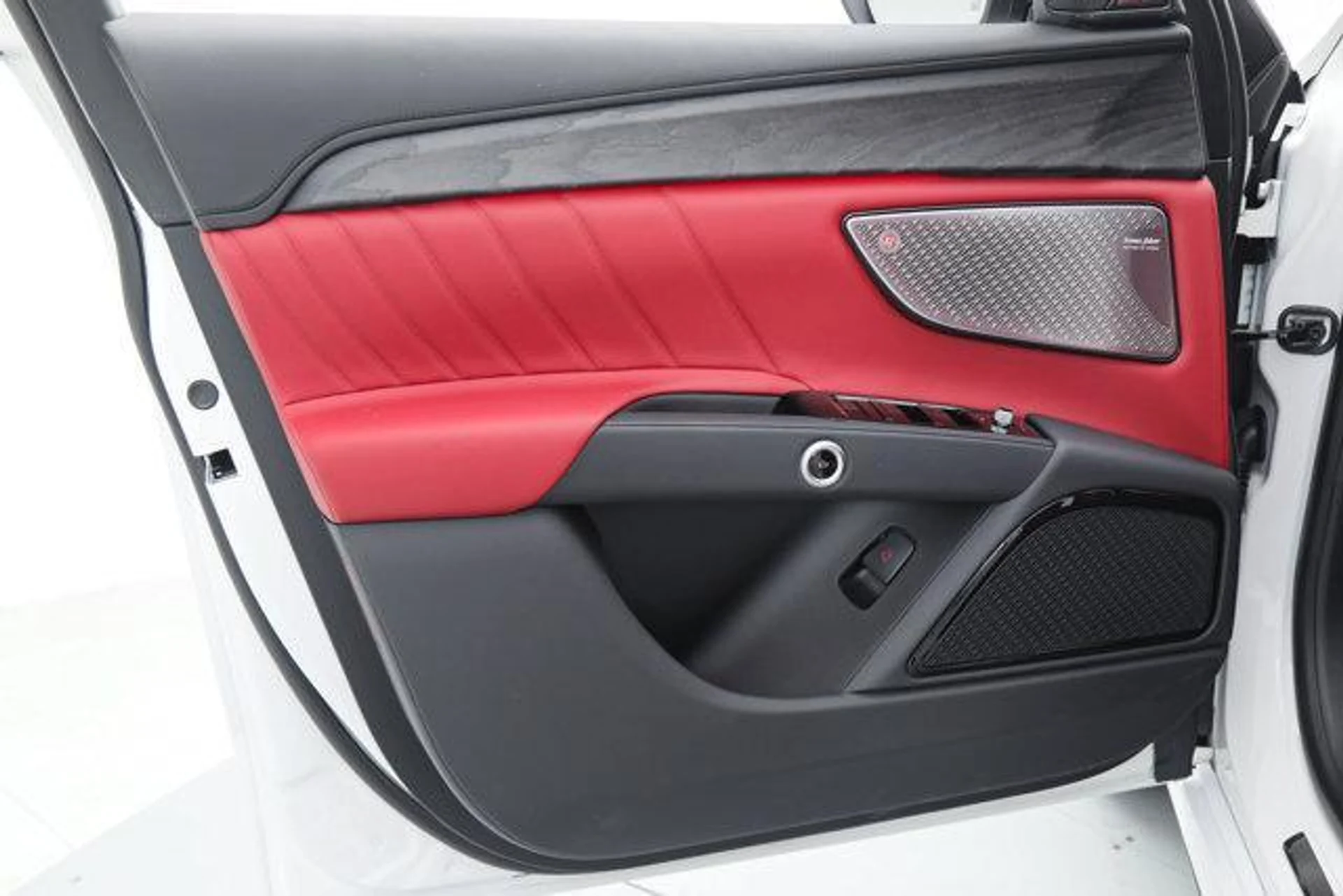 mph015_330029052_O6_ZRH_Qgg_KLK_p_V_Haf_S1_Kq_Vn_RR_Gc_c8ccf61706