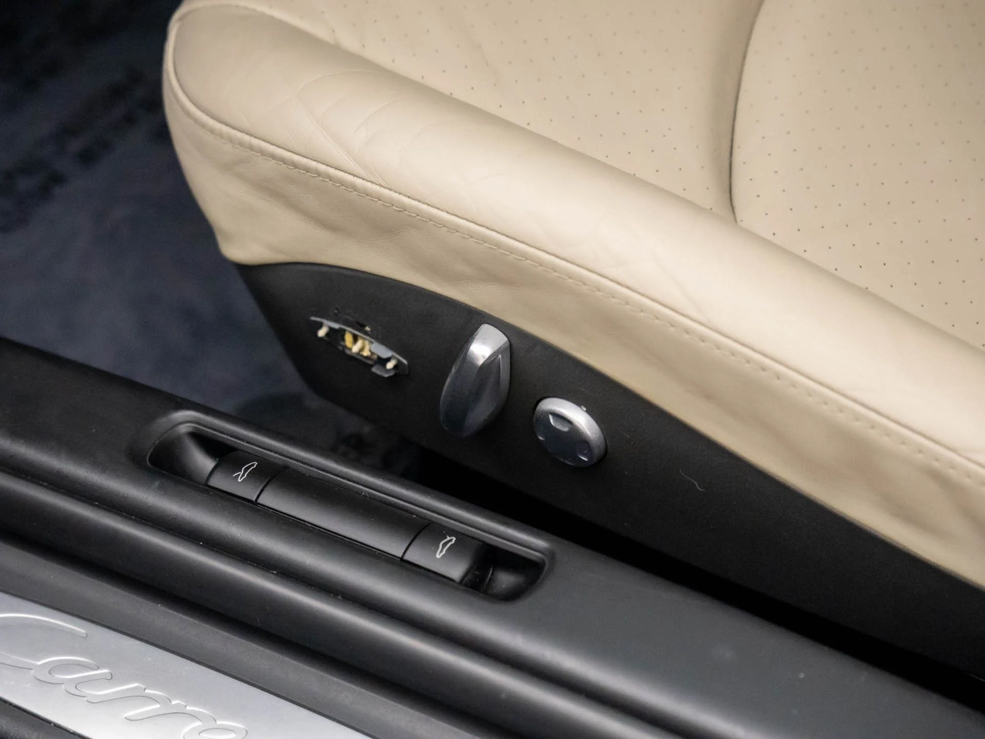 mph015_3303330425_4a9b648aede786dd4bedd227581bc2fdx_082e95d140