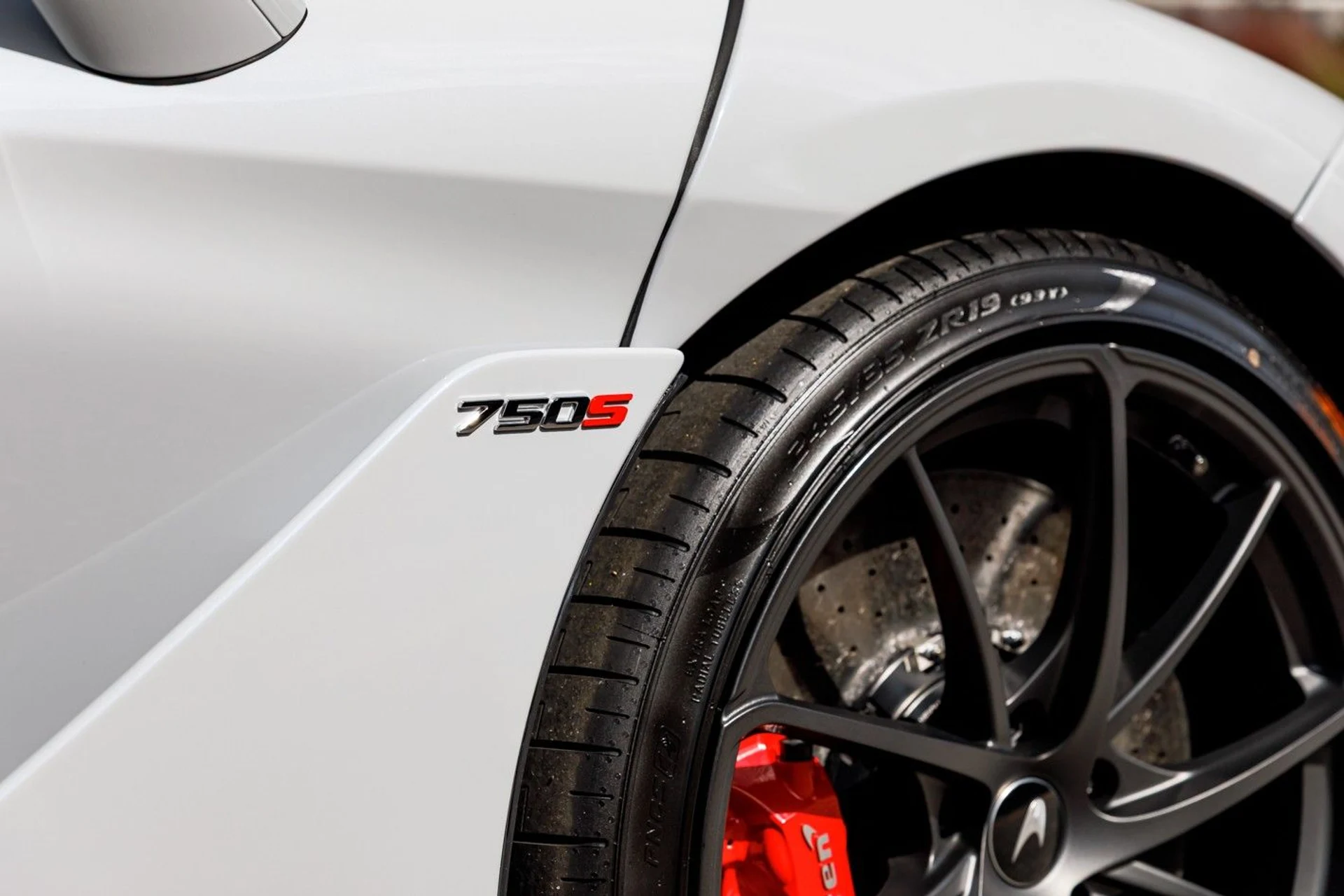 mph015_3306755156_616_p16_l_27e54d8445