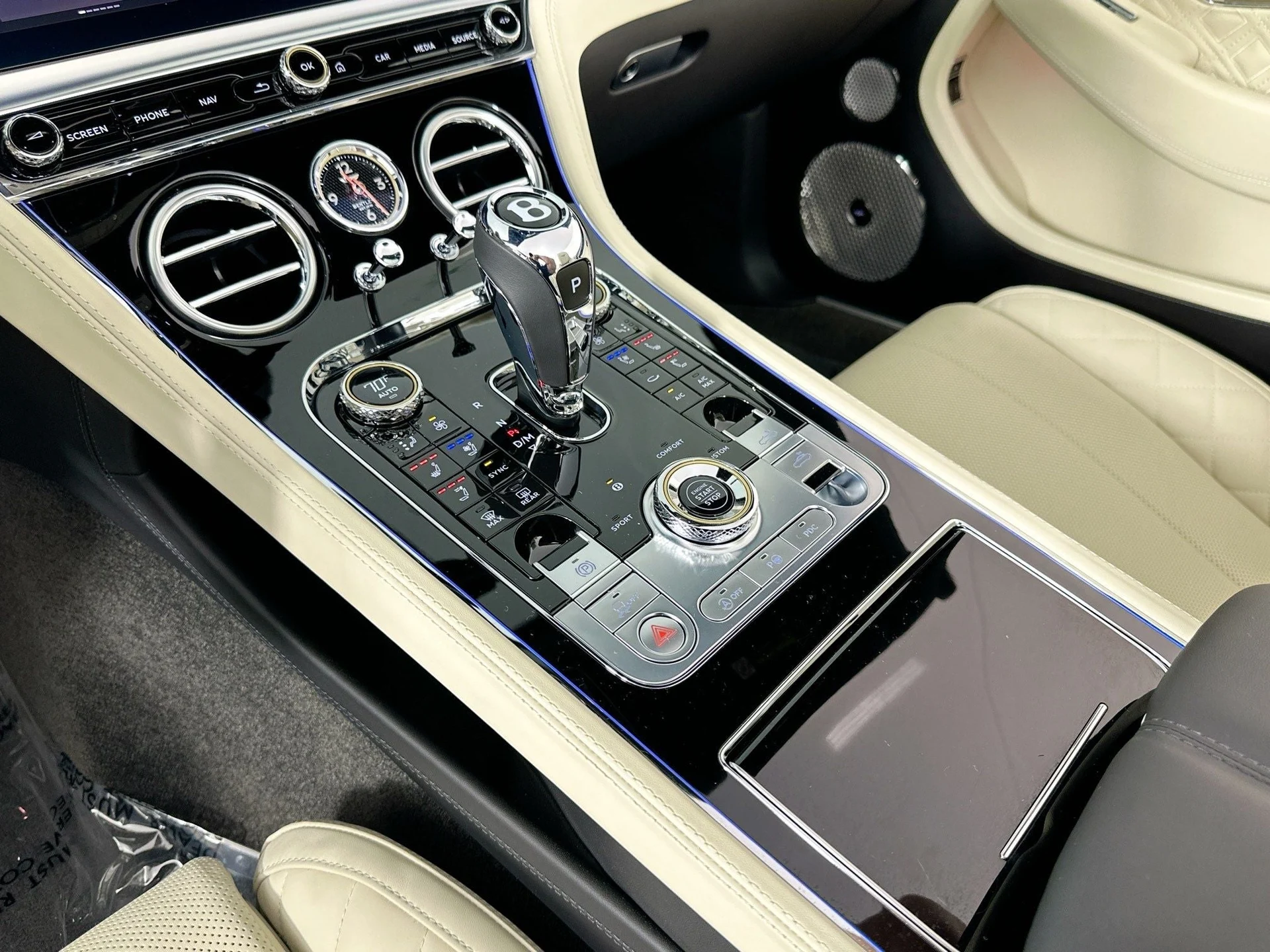 mph015_3307113835_16_01b58653cc