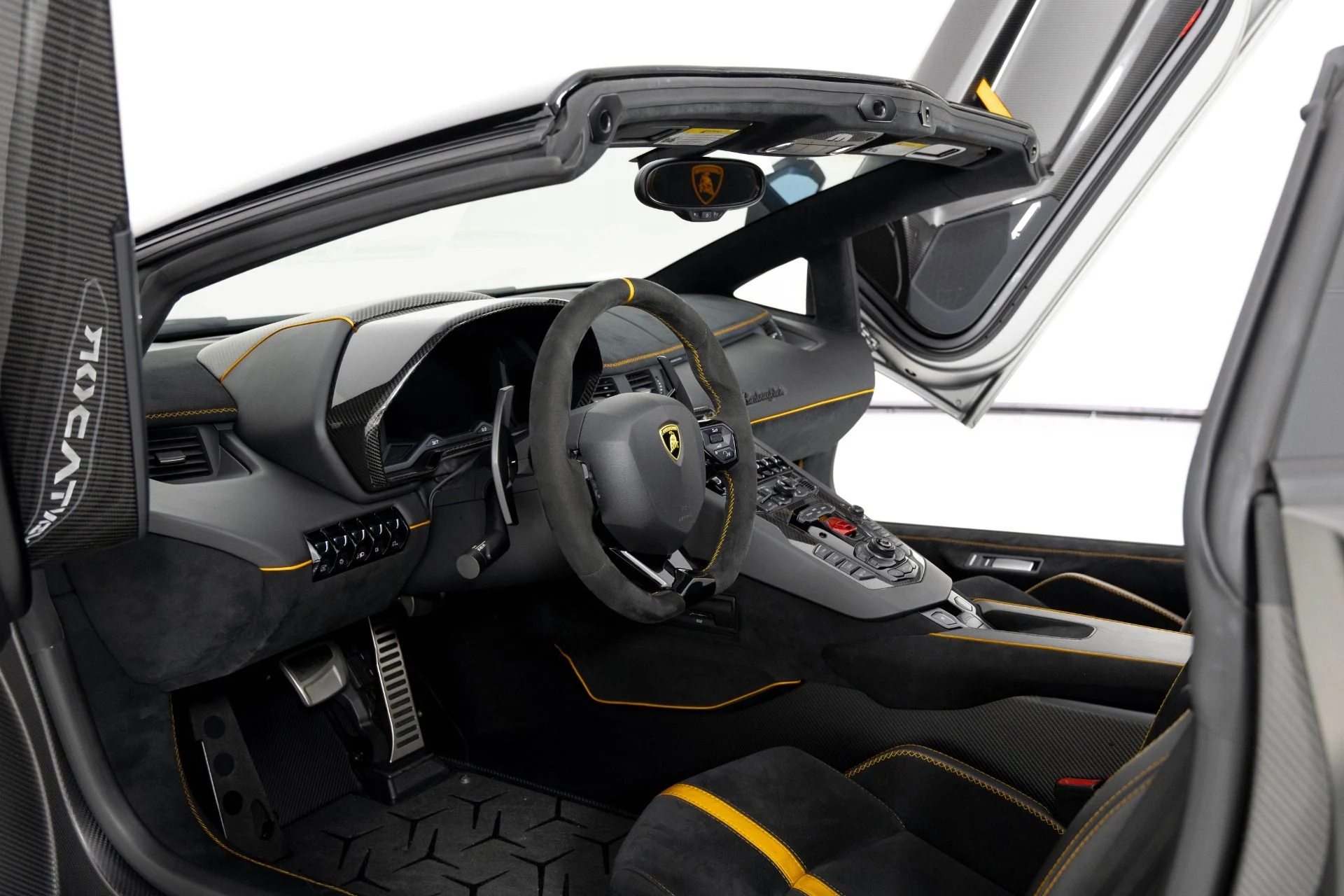 mph015_3310292833_Used_2020_Lamborghini_Aventador_SVJ_1759430098_b4bc1e167f