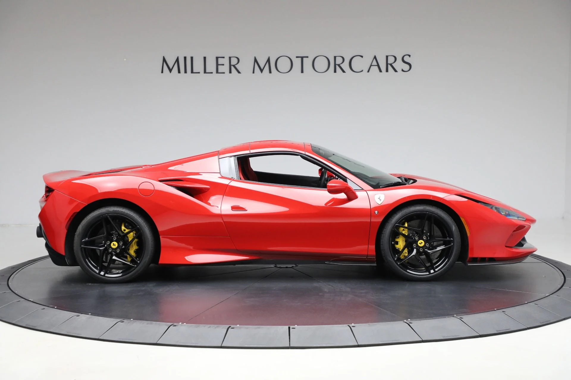 mph015_3311259997_Used_2021_Ferrari_F8_Spider_0e7ffdb9a0