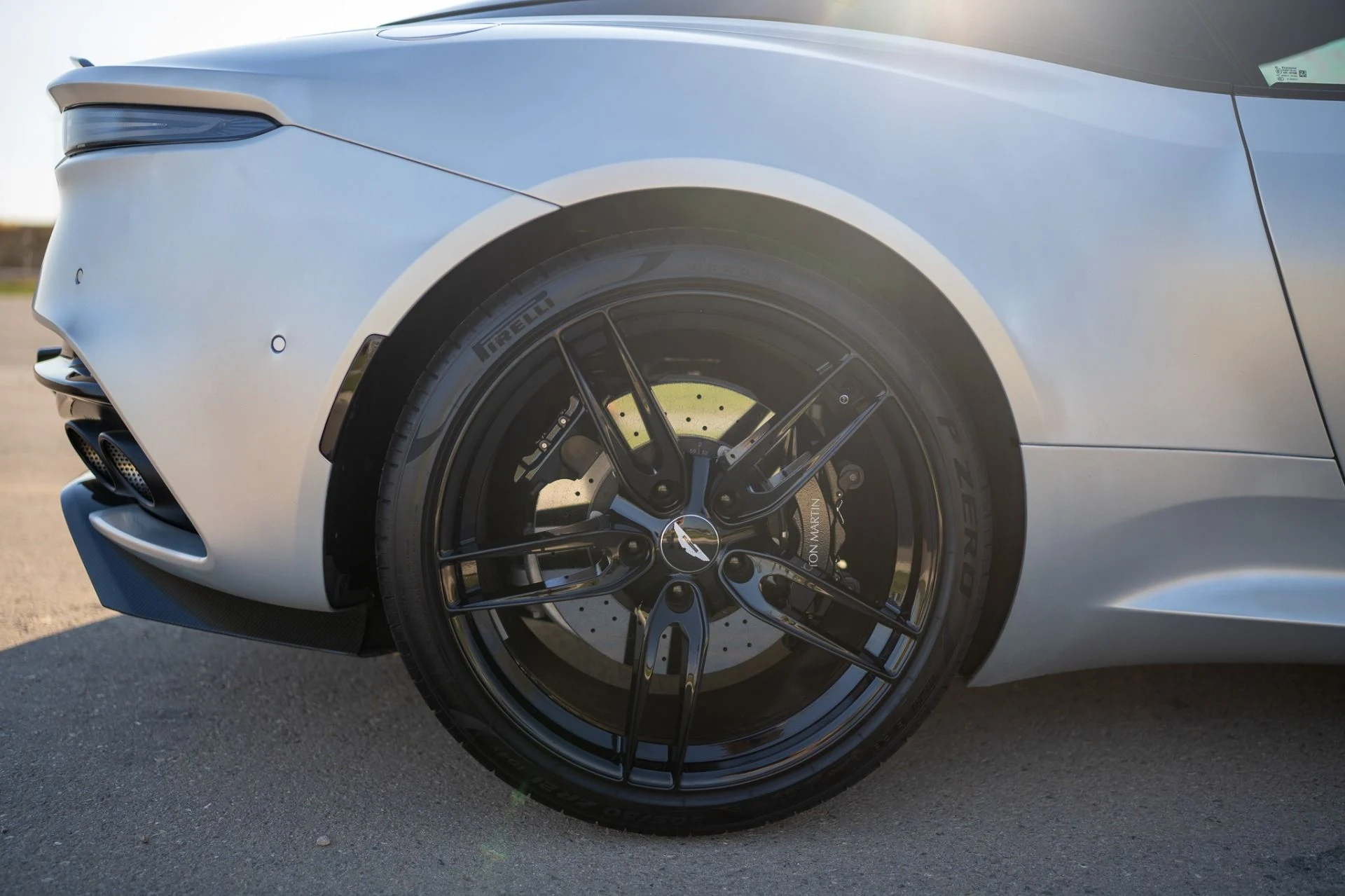 mph015_3311555746_Used_2020_Aston_Martin_DBS_Superleggera_1782927184_2303f9a4d7