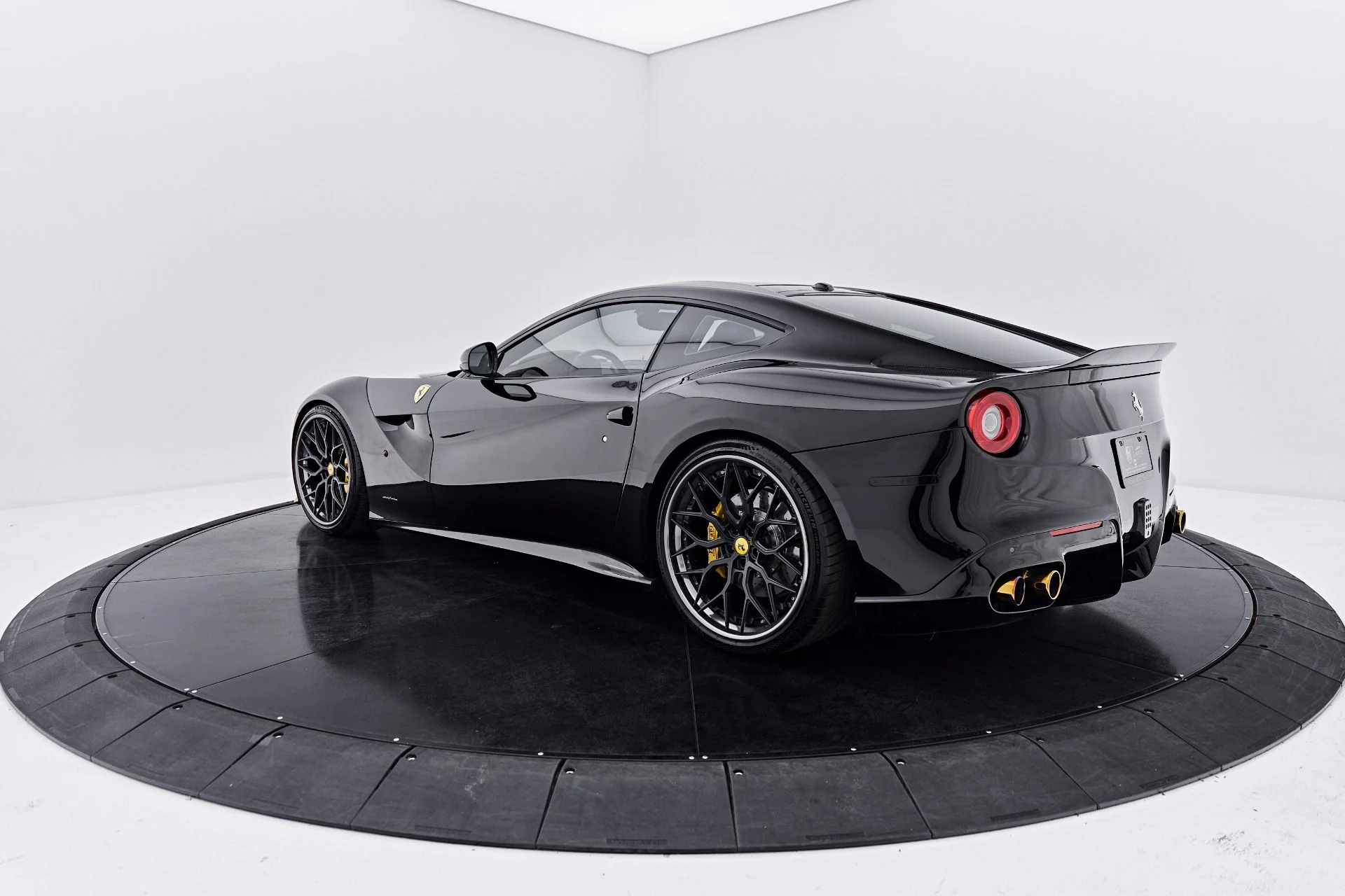 mph015_3312817131_Used_2015_Ferrari_F12_Berlinetta_1790206483_b7dcb1f5bc