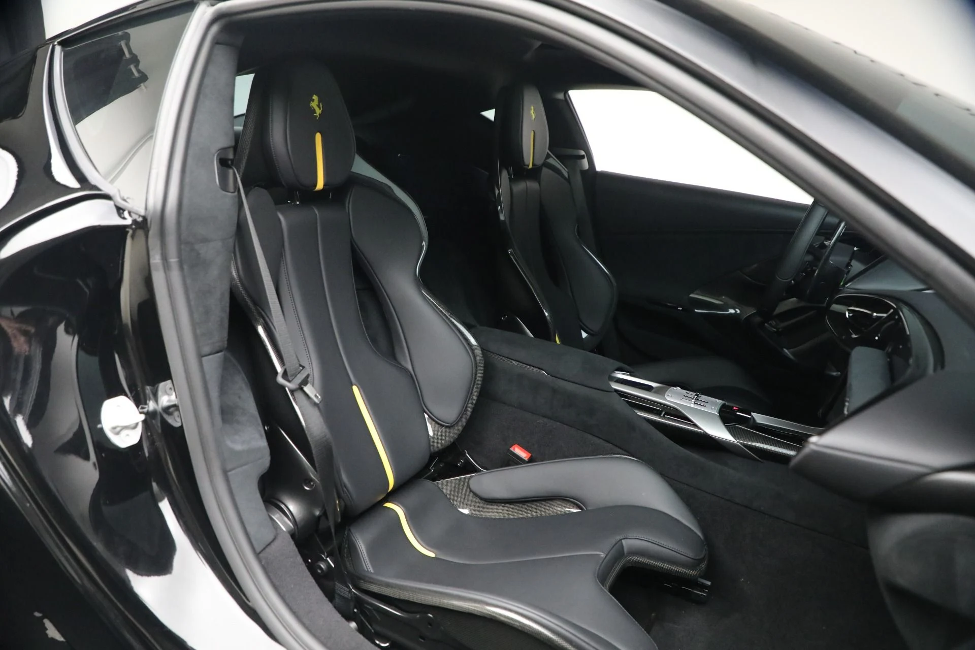 mph015_331353552_Used_2025_Ferrari_12_Cilindri_1771948573_157a011113