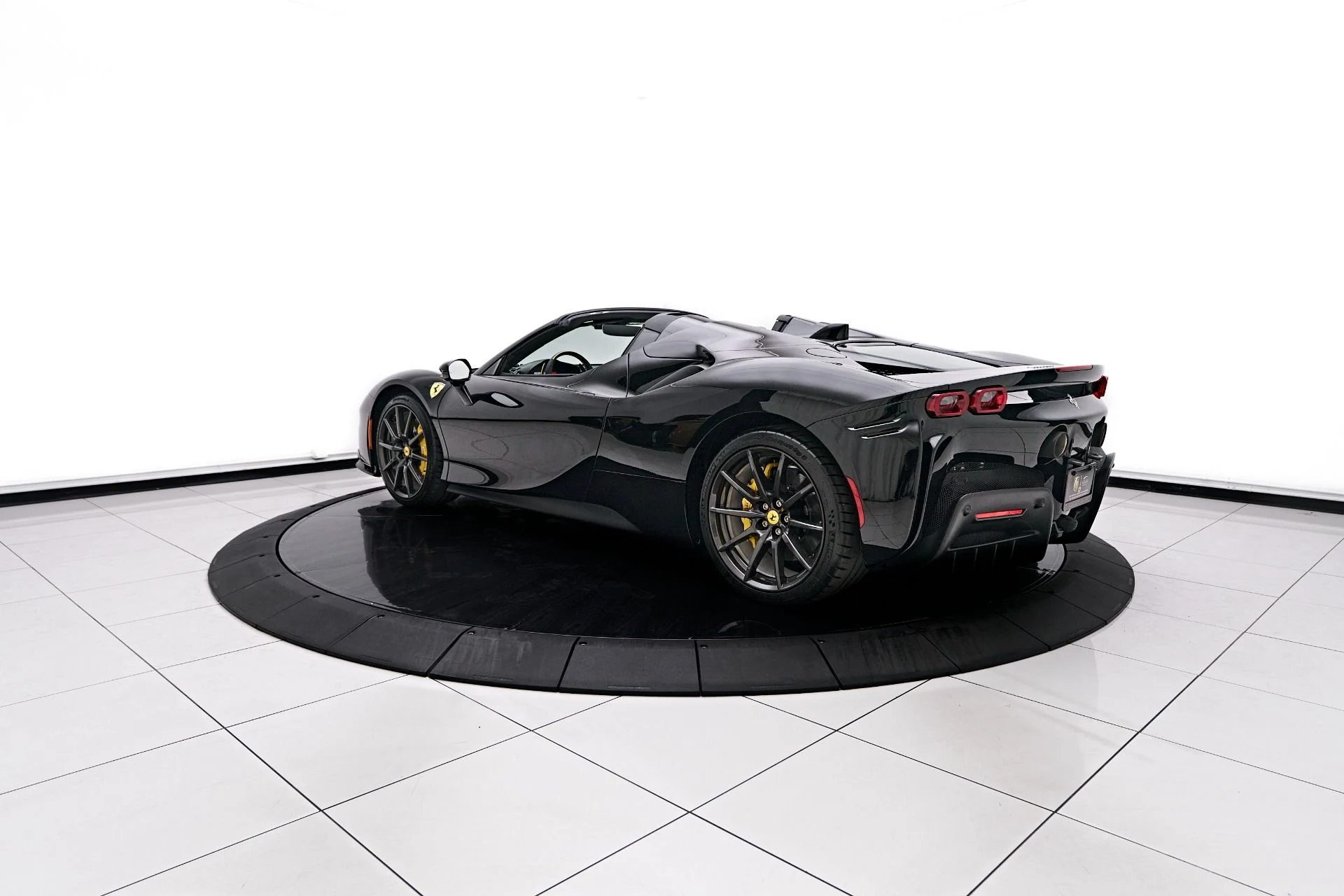 mph015_3319271308_Used_2024_Ferrari_SF_90_Spider_Base_1755223316_3456a08e17
