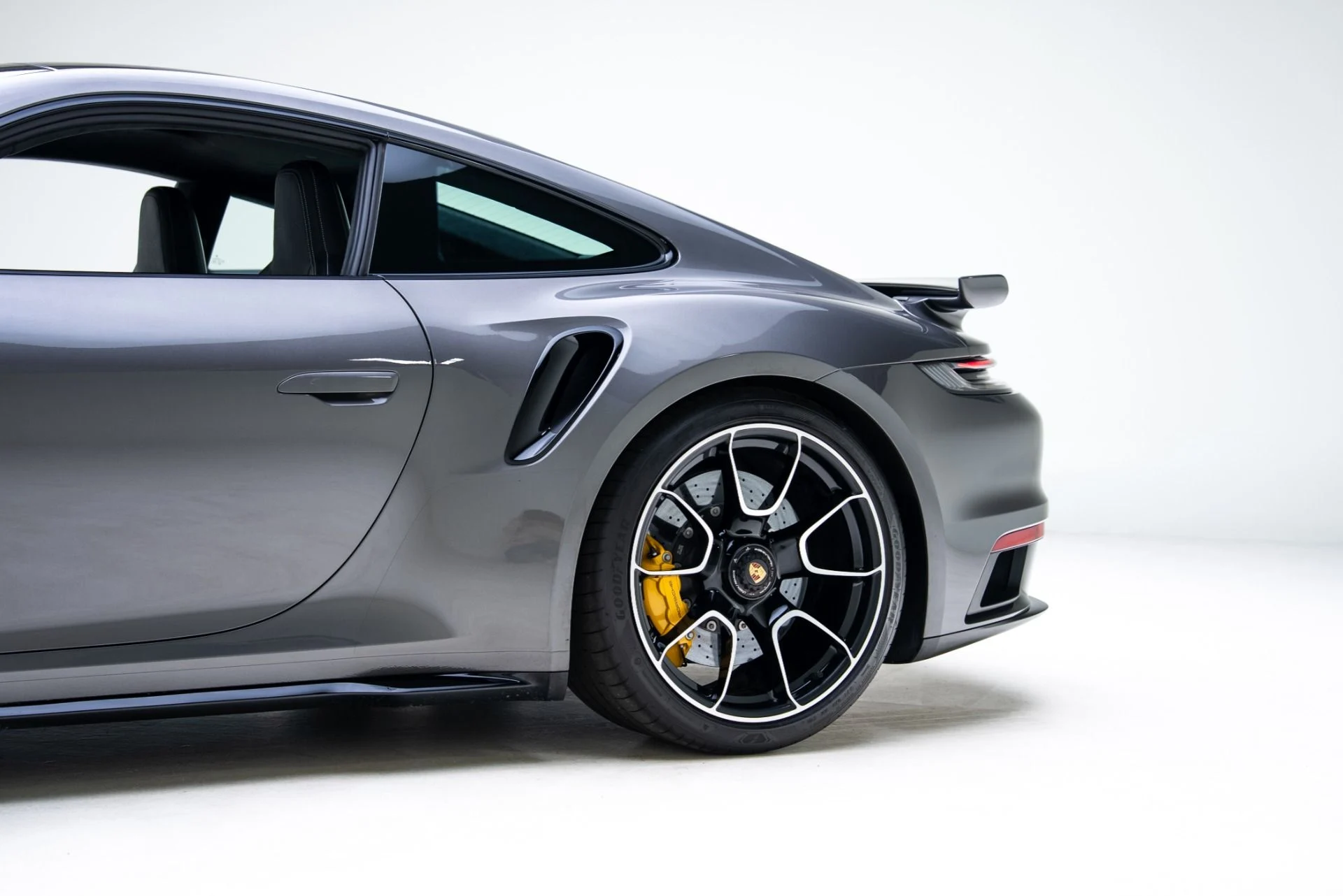 mph015_3320437025_Used_2024_Porsche_911_Turbo_S_1769194079_416a8794bd