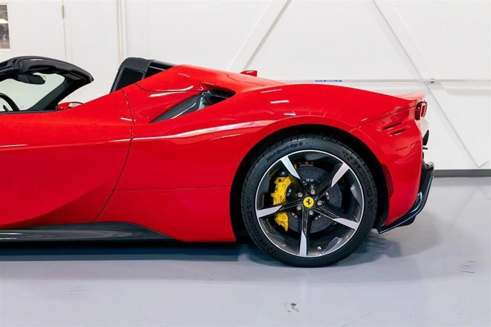 mph015_3322246538_Used_2025_Ferrari_SF_90_Spider_Base_1782922726_c69c7990f0