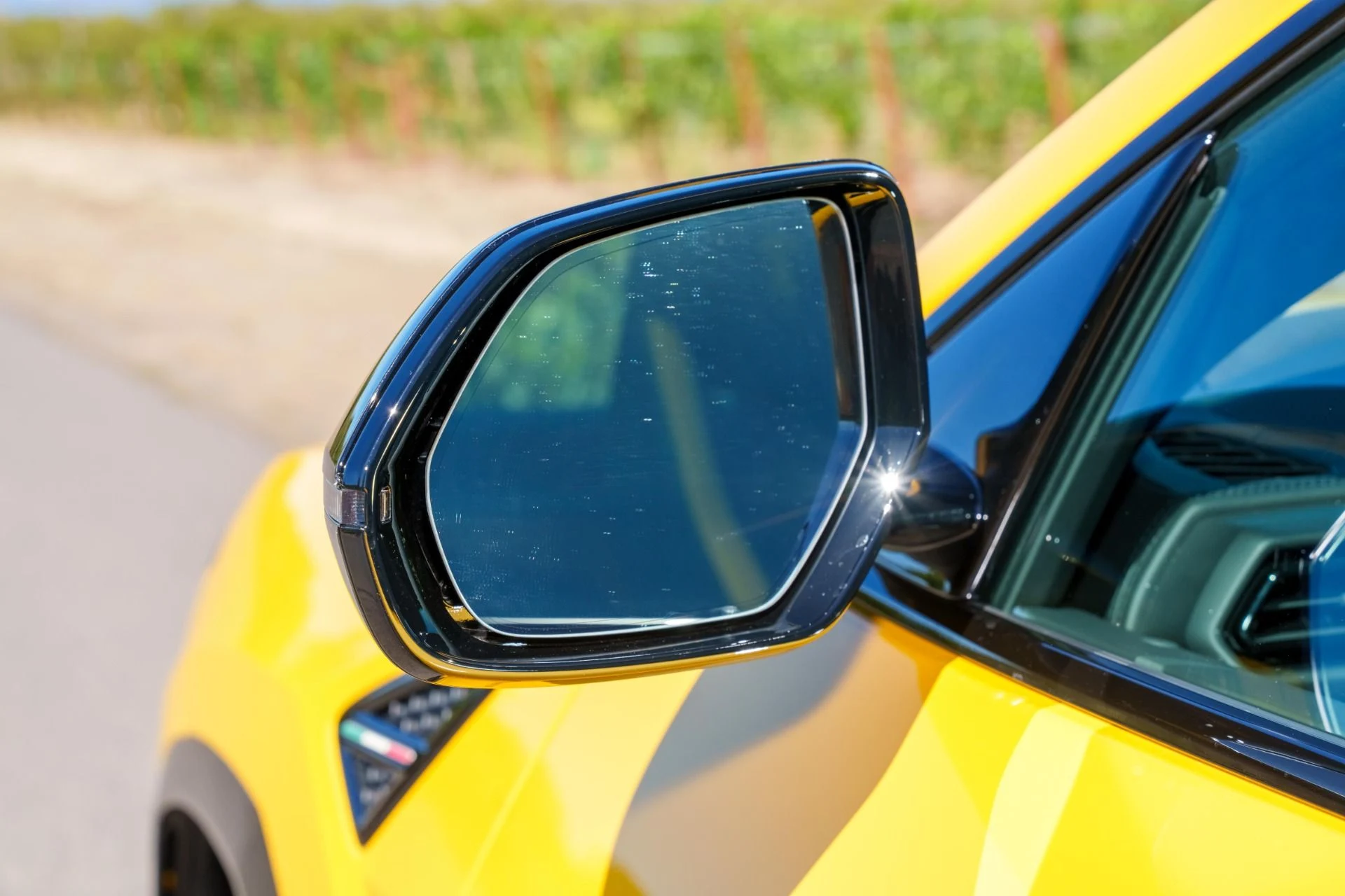 mph015_3322492832_Used_2025_Lamborghini_Urus_SE_1759793224_c386df361c