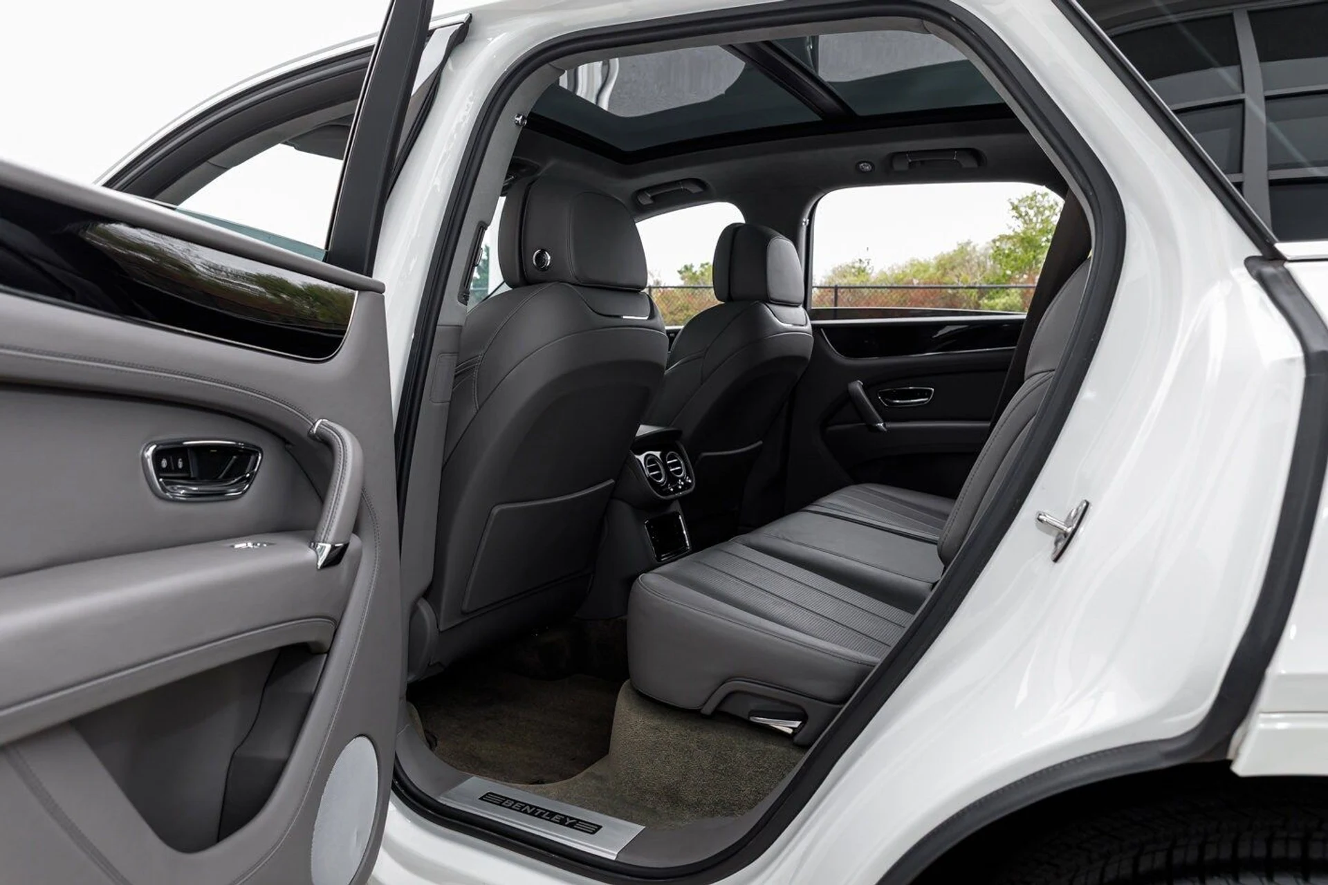 mph015_3325791935_f069bacbaf85de7056e012125669cb75x_563f4ee271