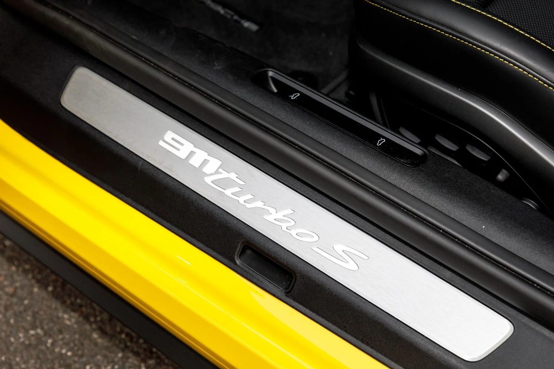 mph015_3328857370_622_p16_l_f444d79618