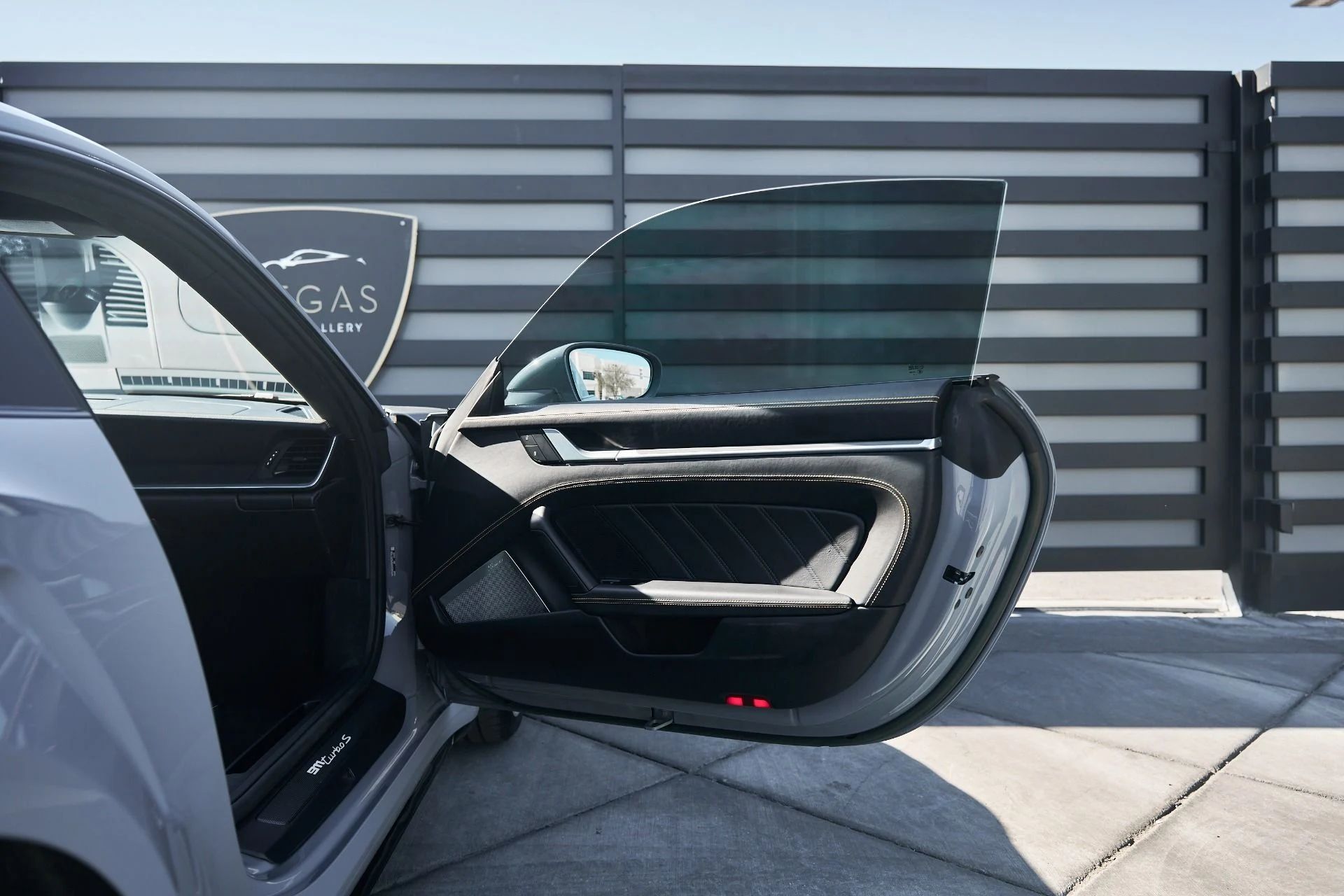 mph015_333923212_Used_2023_Porsche_911_Turbo_S_1762306913_9346f35cf2